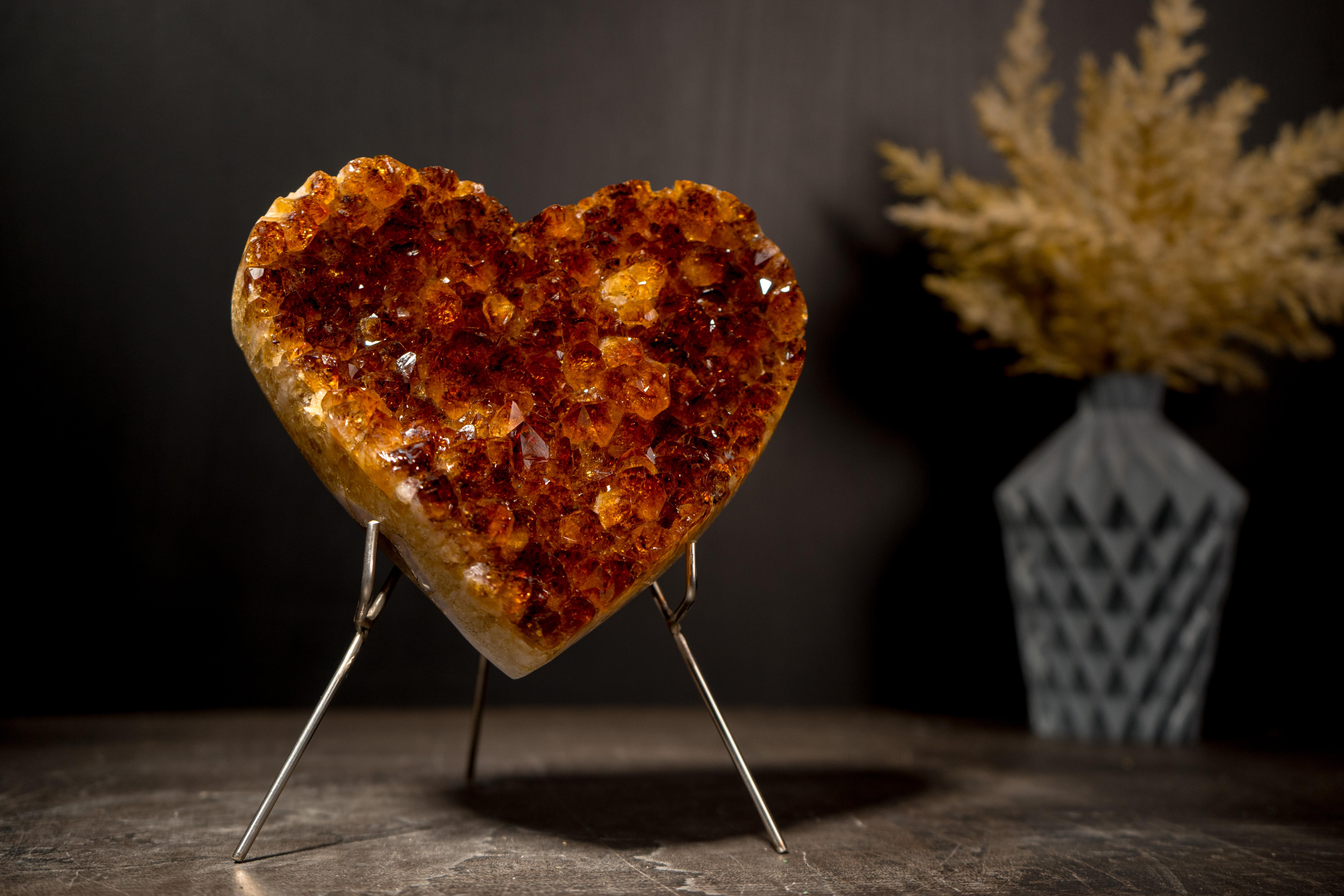 Corazón brillante de citrino naranja de Madeira, esculpido a partir de un citrino de grado AAA Siglo XXI y contemporáneo