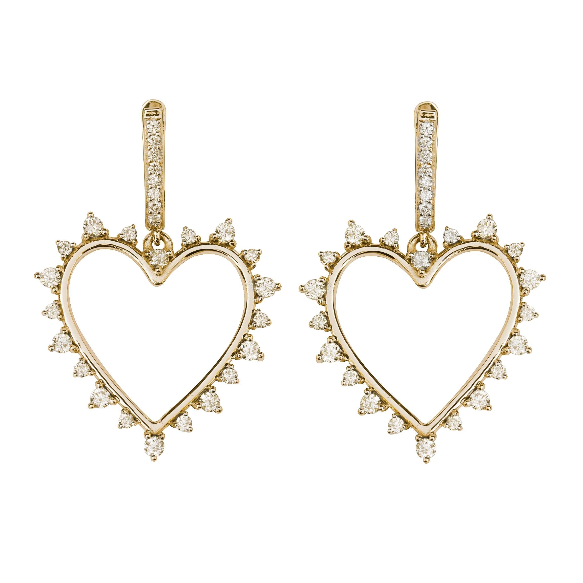 Sparkly Heart Diamond Earrings In New Condition For Sale In Hertsliya, IL