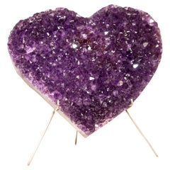 Coeur d'améthyste violet riche et étincelant