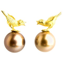 Sparrow Earrings with Fine Brown Thaiti Pearls in Yellow Gold