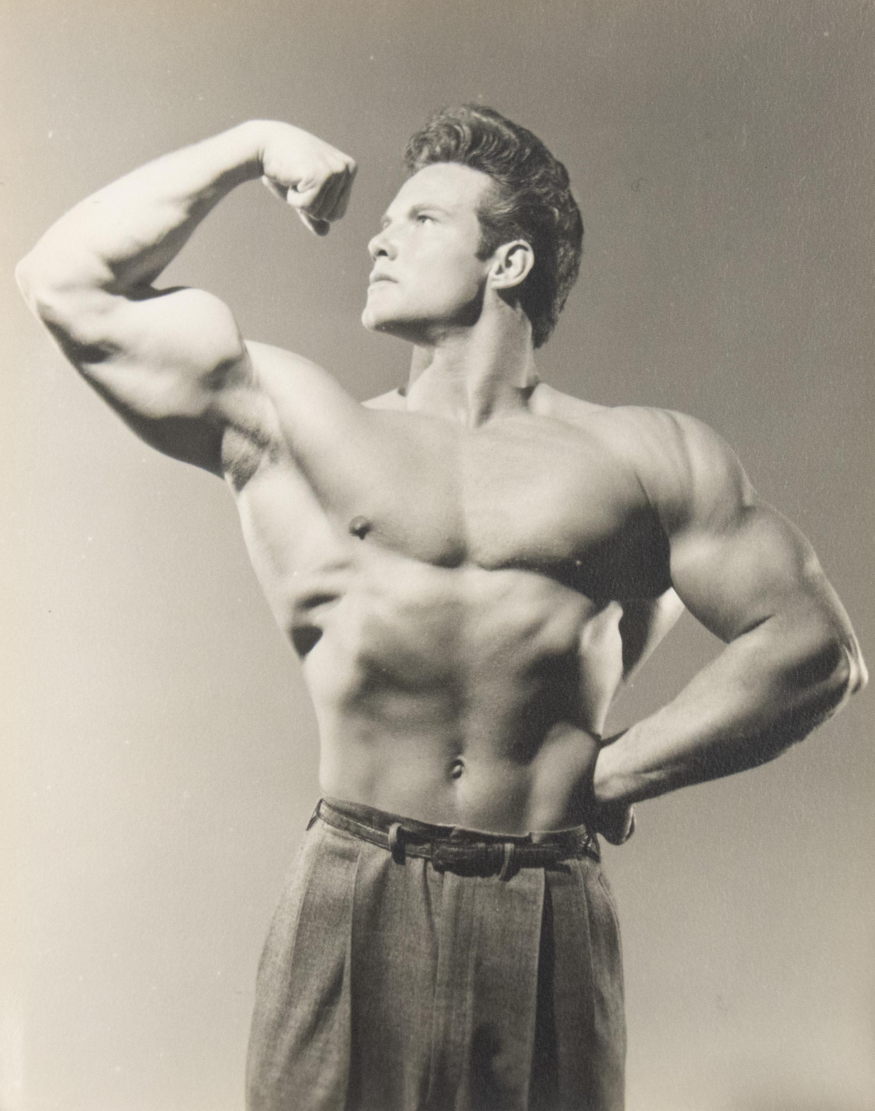 Black and White Photograph de Spartan Studios - Steve Reeves