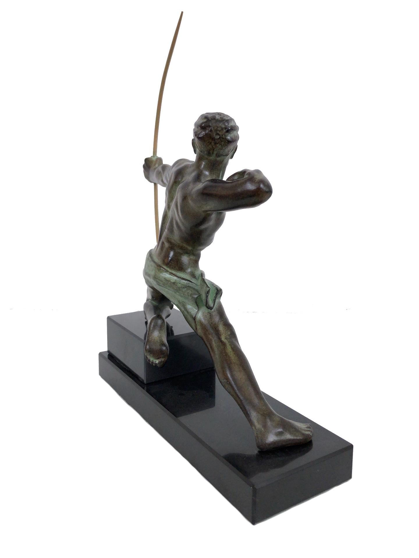 Spartiate by Max Le Verrier Sculpture Spartan Archer Warrior in Spelter Bon état - En vente à Ulm, DE