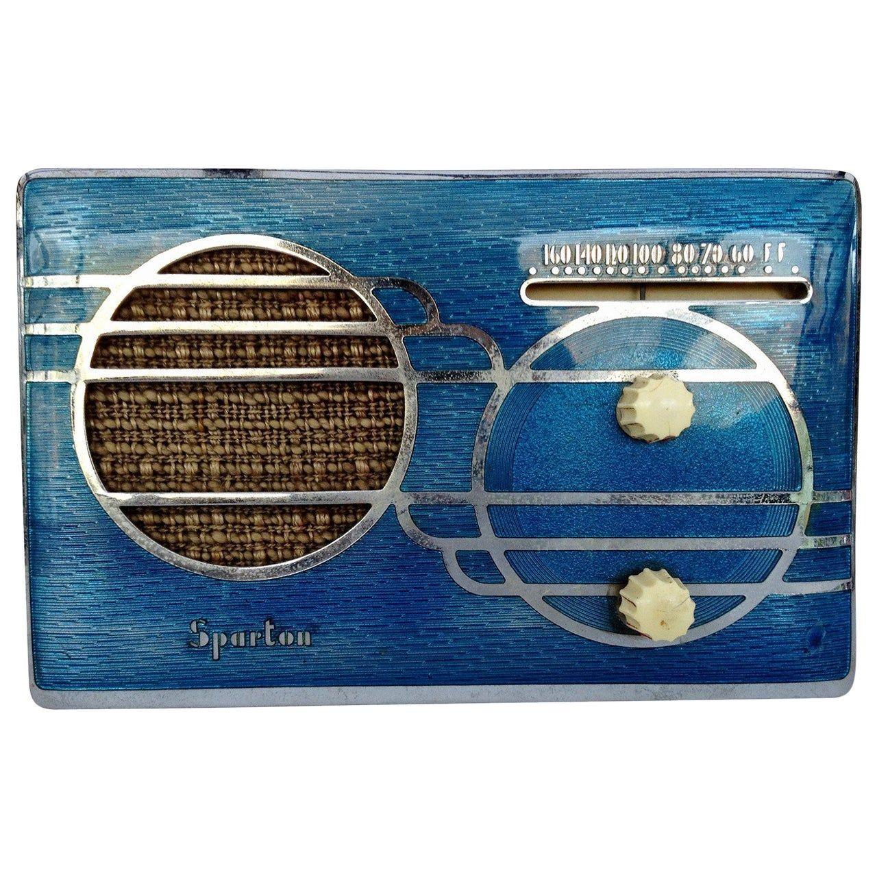 The Sparton Cloisonne´ model 500C radio, introduced in 1939, is a veritable Art Deco masterpiece attributed to Walter Dorwin Teague. Its compact housing features a colorful metallic sky blue cloisonne´ front, exquisitely trimmed with a streamline