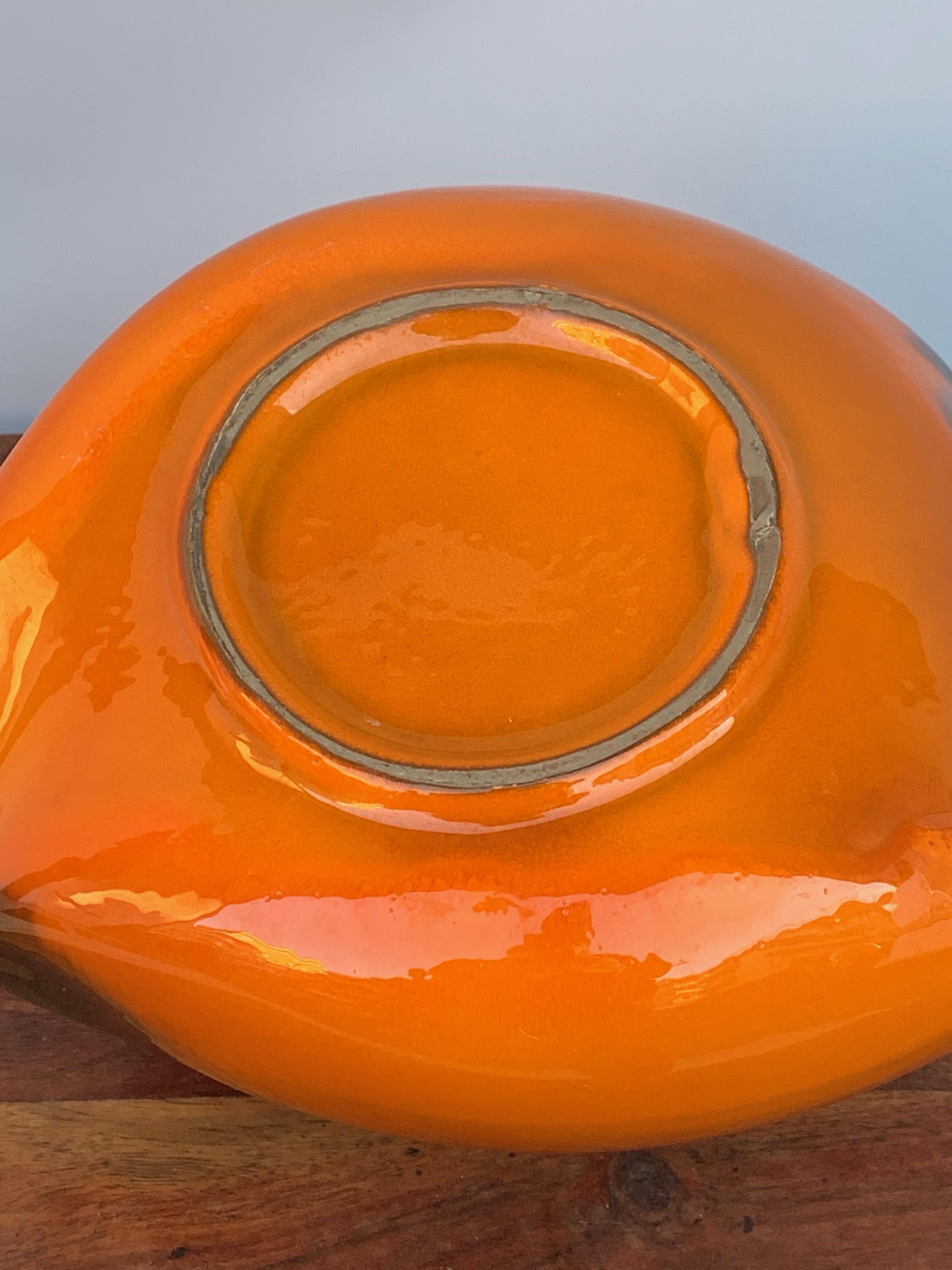 Concept spatial, style Lucio Fontana, vase en céramique émaillée, orange, Italie, années 1960 en vente 3