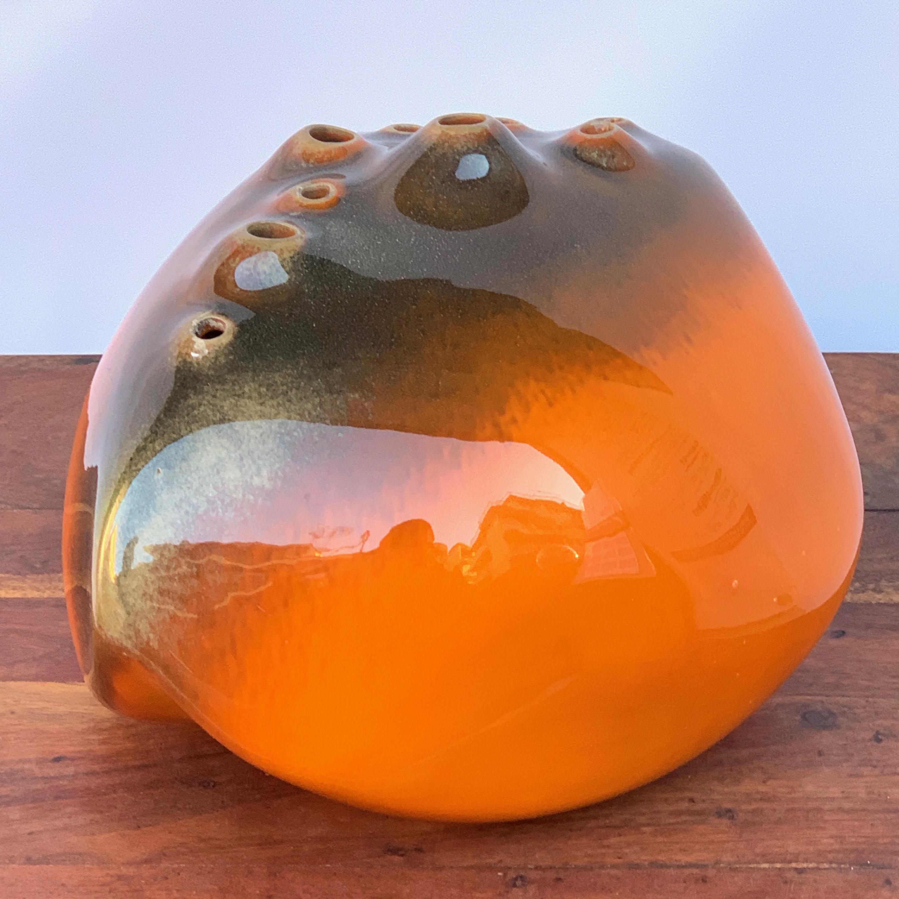 Concept spatial, style Lucio Fontana, vase en céramique émaillée, orange, Italie, années 1960 en vente 1