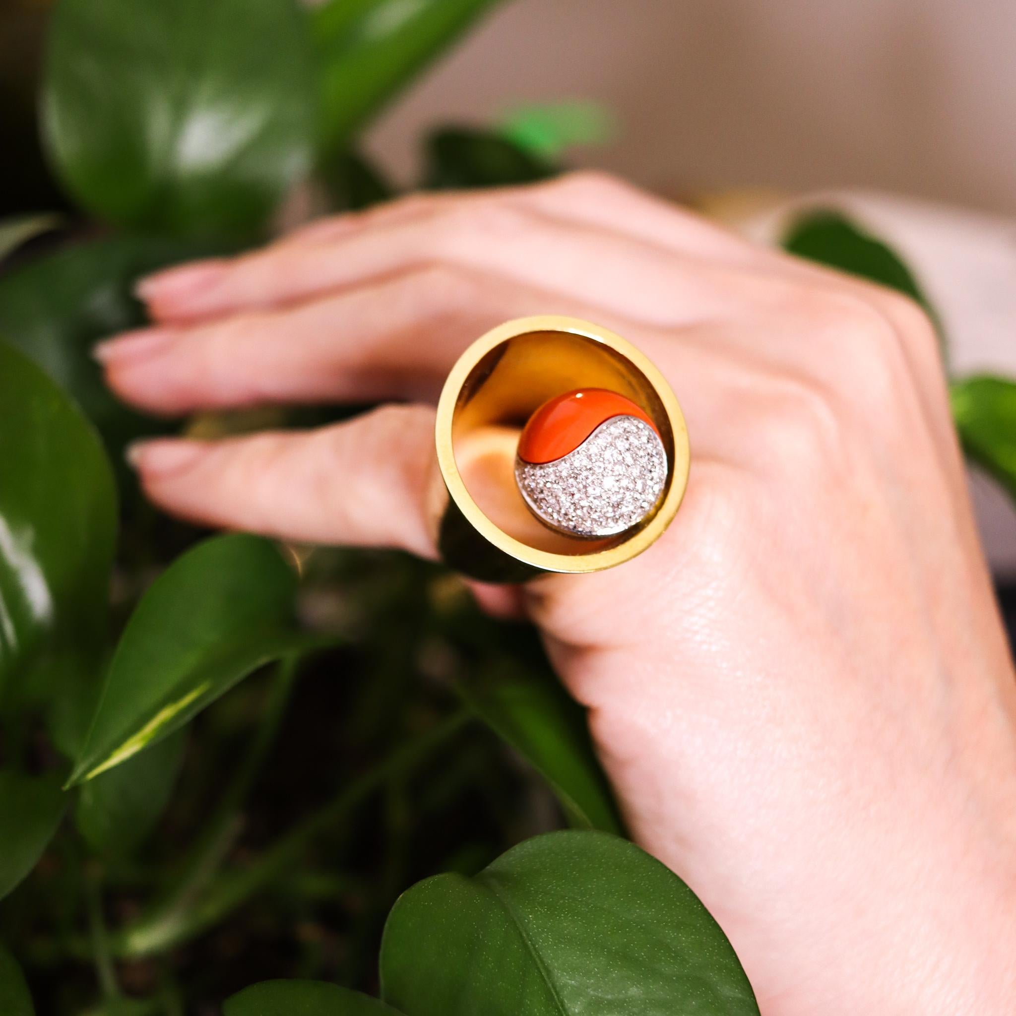 Spatialism 1970 Artistic Sculptural Yin Yang Ring 18Kt Gold With Diamonds Coral For Sale 1