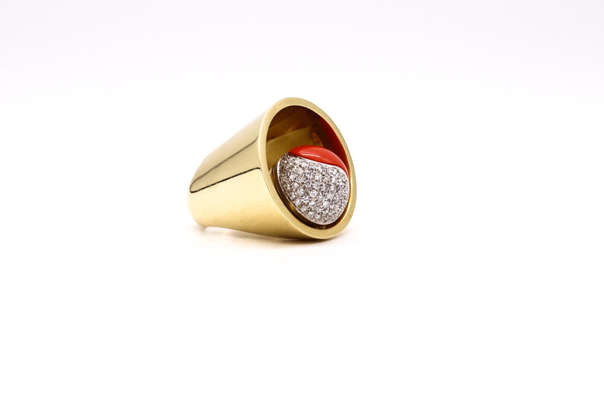 Bague sculpturale et artistique Yin Yang en or 18 carats avec diamants et corail, Spatialism, 1970 en vente 2