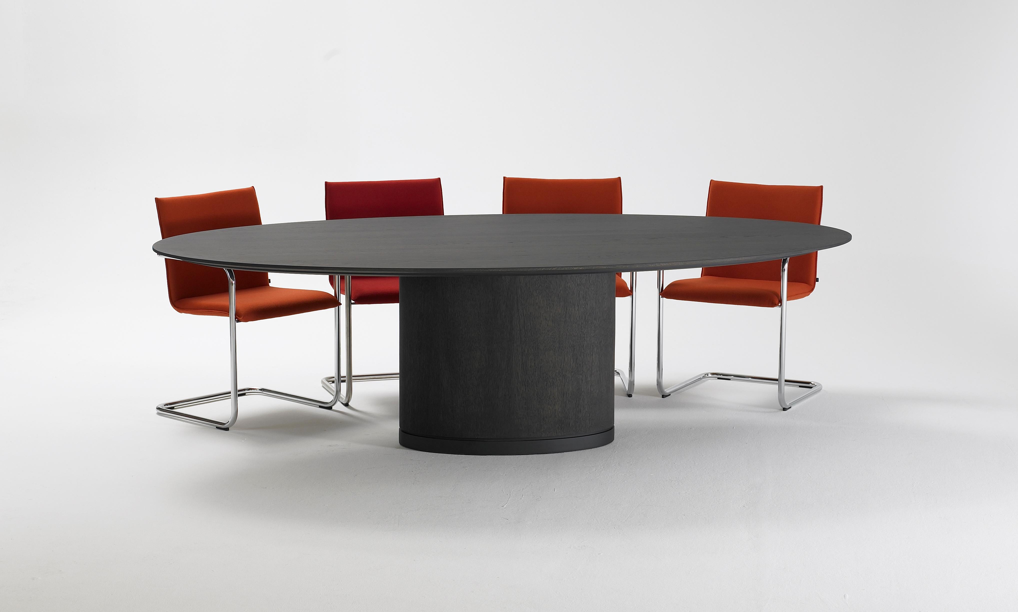The round, ellipse or rectangular top gives this robust column-table a characteristic elegance. The extension leaf of the extendable table is stored in the column and rises through a gas pressure system.
Price listed for size 190 (249 )x 128 x 75cm