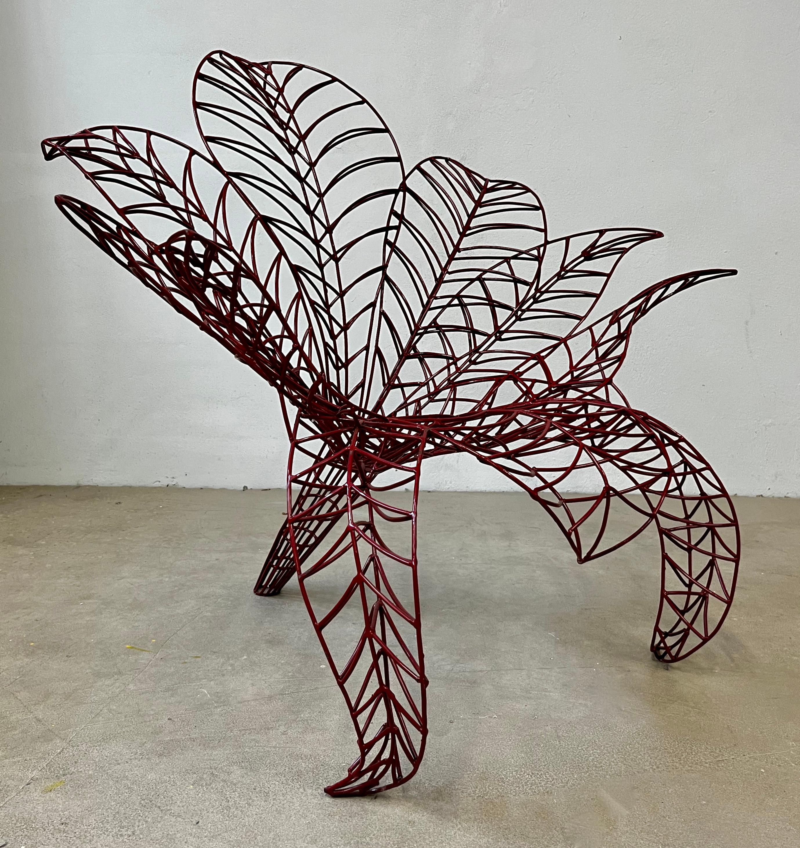Spazzapan Italienische postmoderne Pop-Art-Sessel mit Blumen-Metallskulptur aus Bordeaux, Spazzapan (Handgefertigt) im Angebot