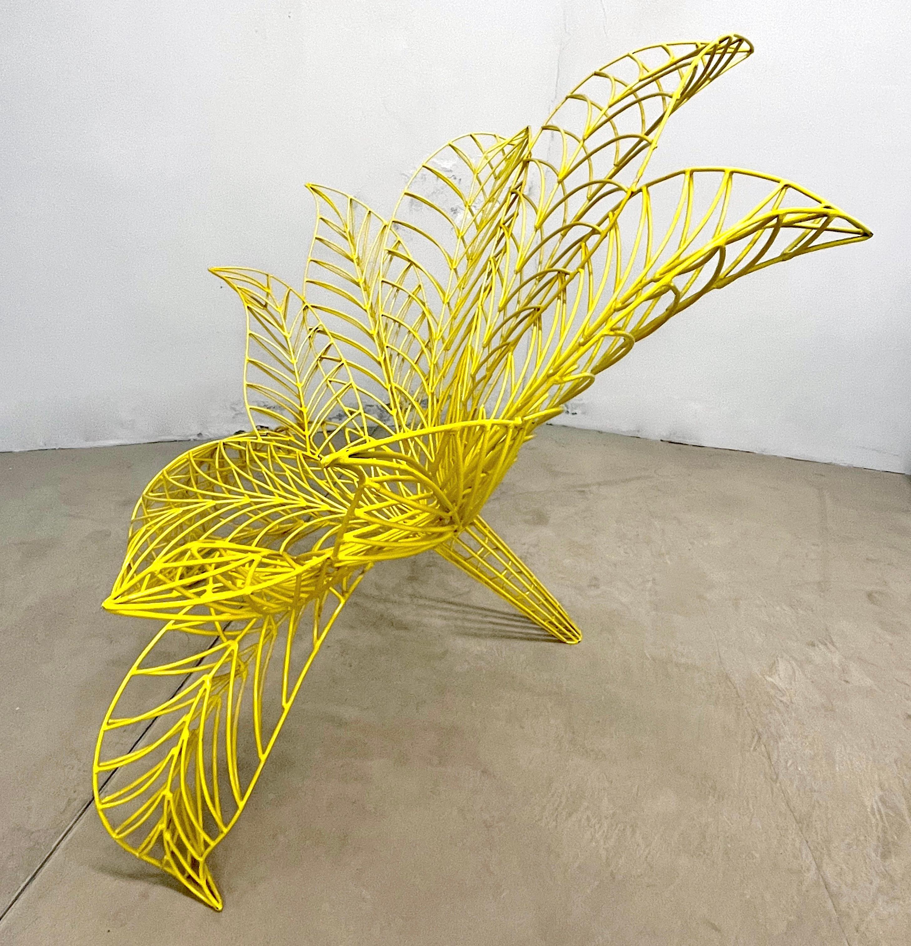 Fauteuil Pop Art italien post-moderne de Spazzapan sculpté d'une fleur jaune en métal en vente 2