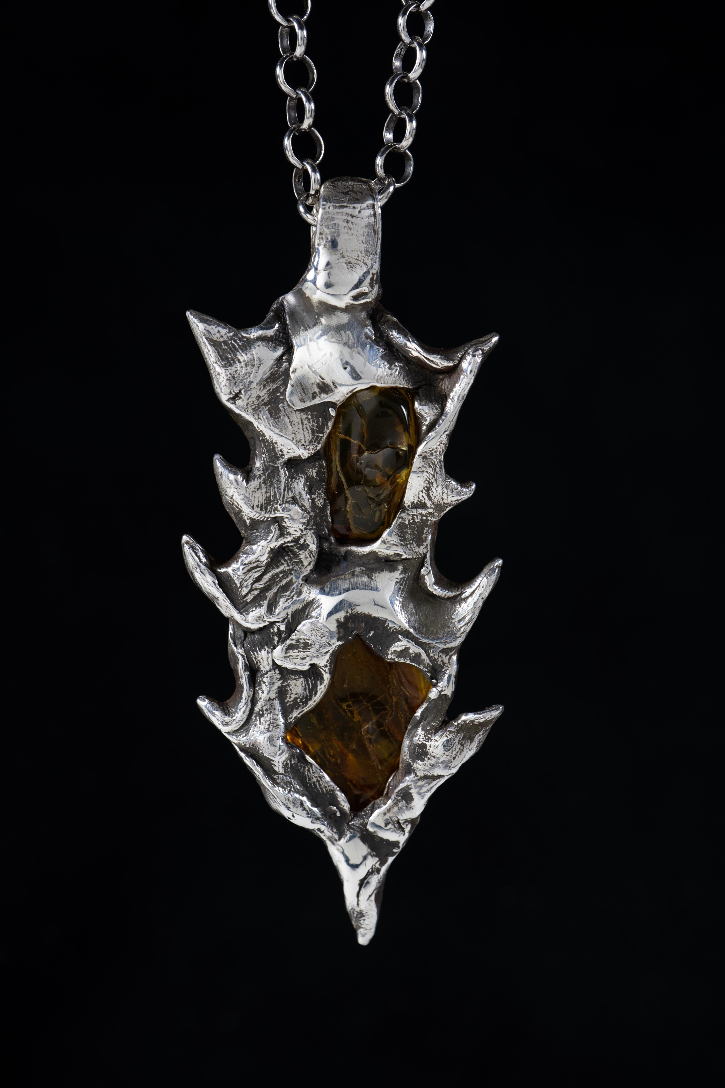 Contemporain  Spear of Immortality (pendentif baltique en argent sterling, ambre, par Ken Fury en vente