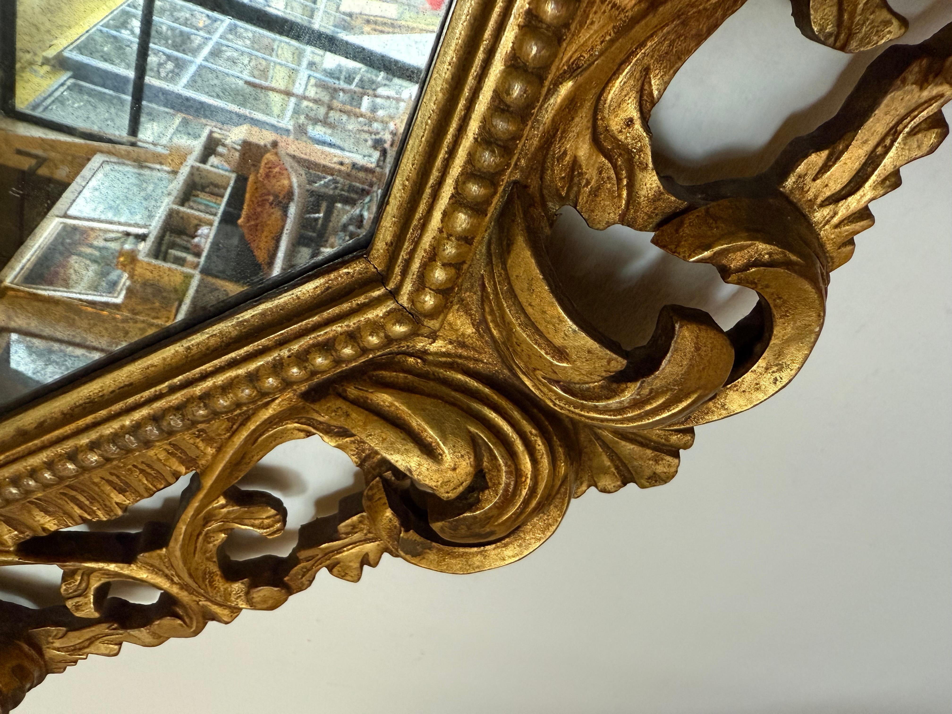 Sculpté à la main Miroirs octogonaux anciens des années 1950 avec cadre en bois doré en vente