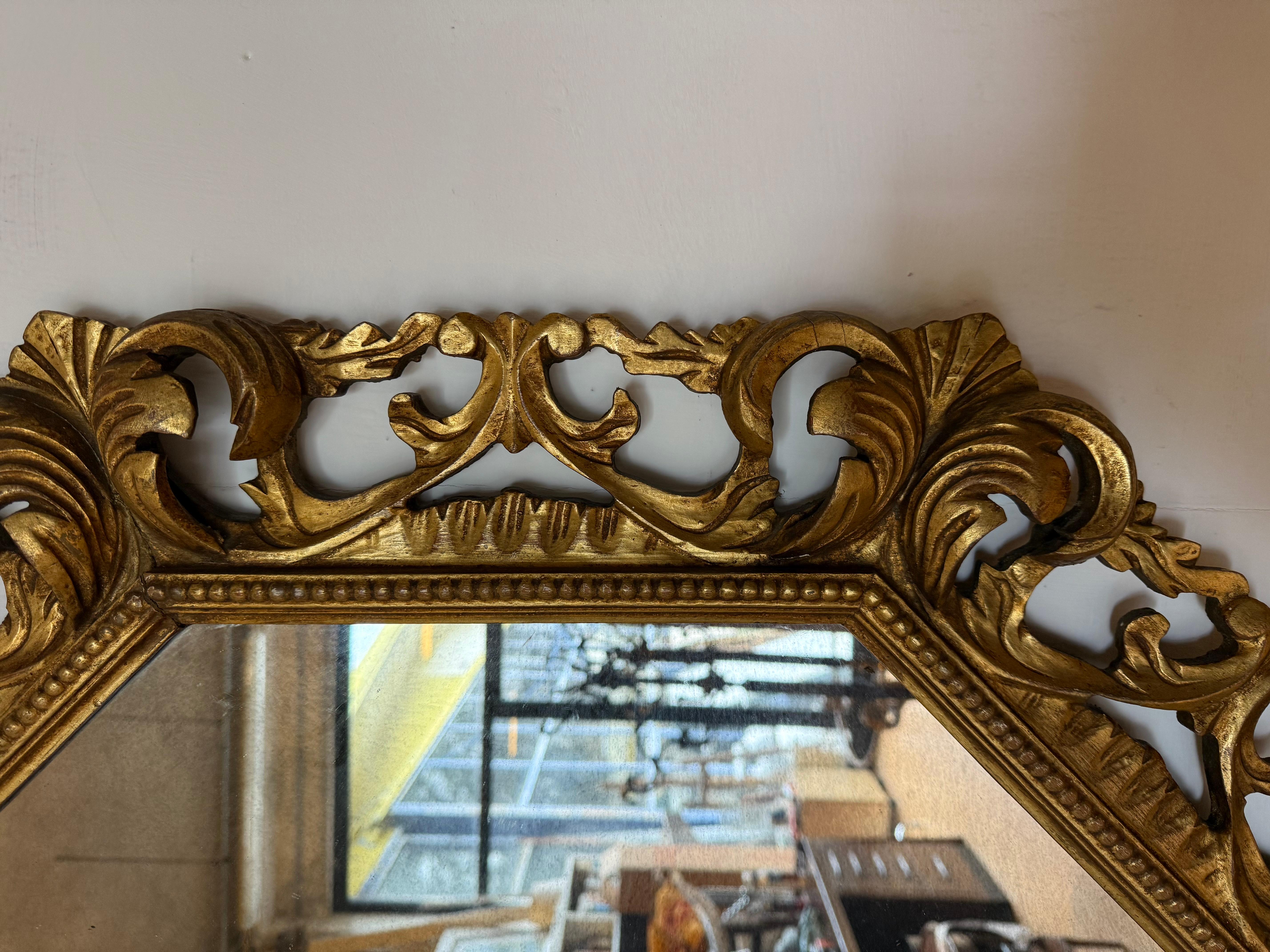 20th Century Miroirs octogonaux anciens des années 1950 avec cadre en bois doré en vente