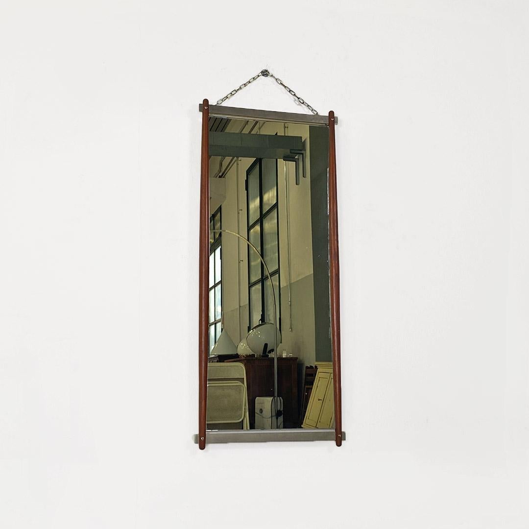 Mid-Century Modern Miroirs muraux italiens avec cadre en bois et en acier, par Stildomus vers 1960. en vente