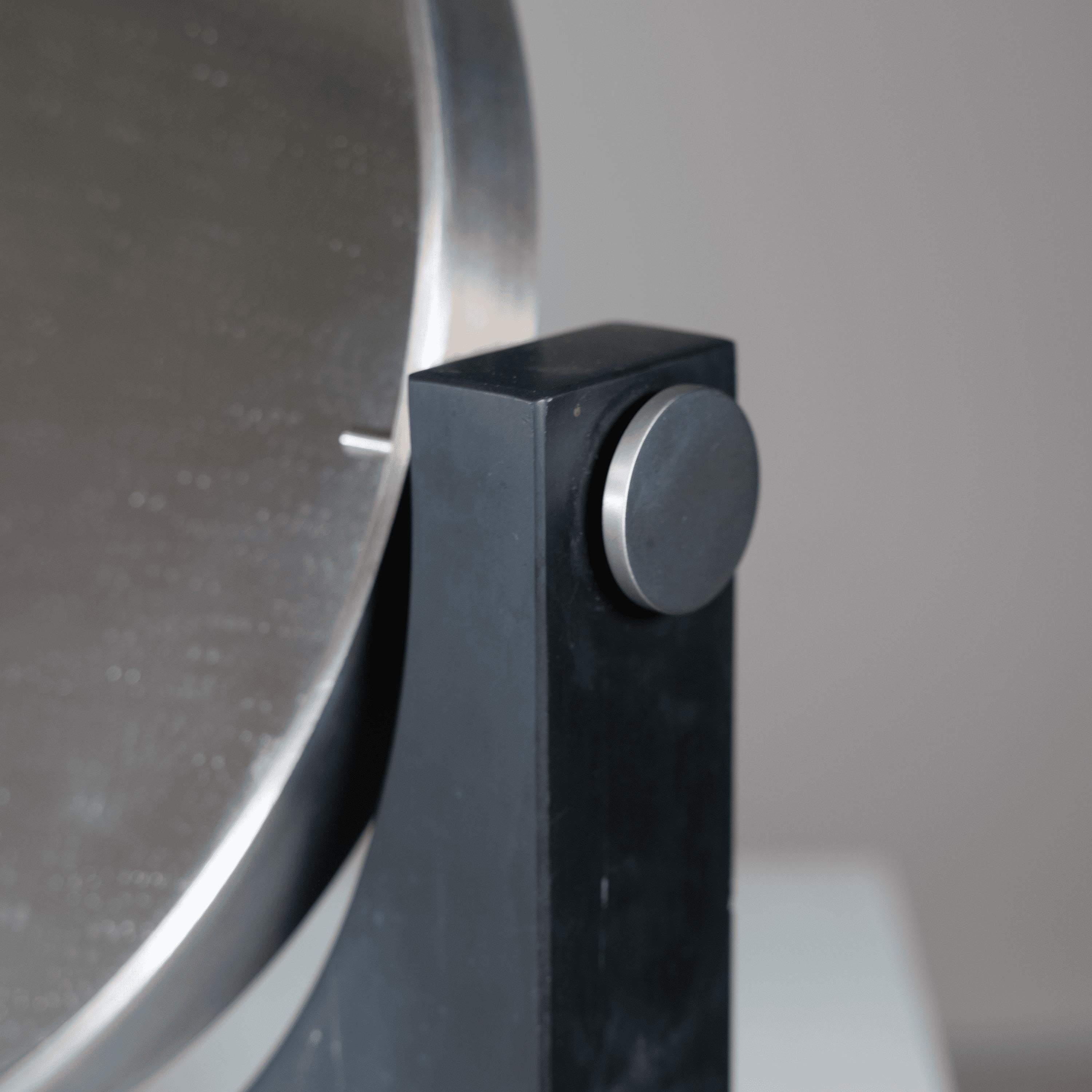 These iconic mirrors are a perfect example of Italian design, combining natural materials and elegant shapes. Angelo Mangiarotti's Slate Table Mirrors stand out for their solid structure and minimalist aesthetics of the steel frame and mechanism,