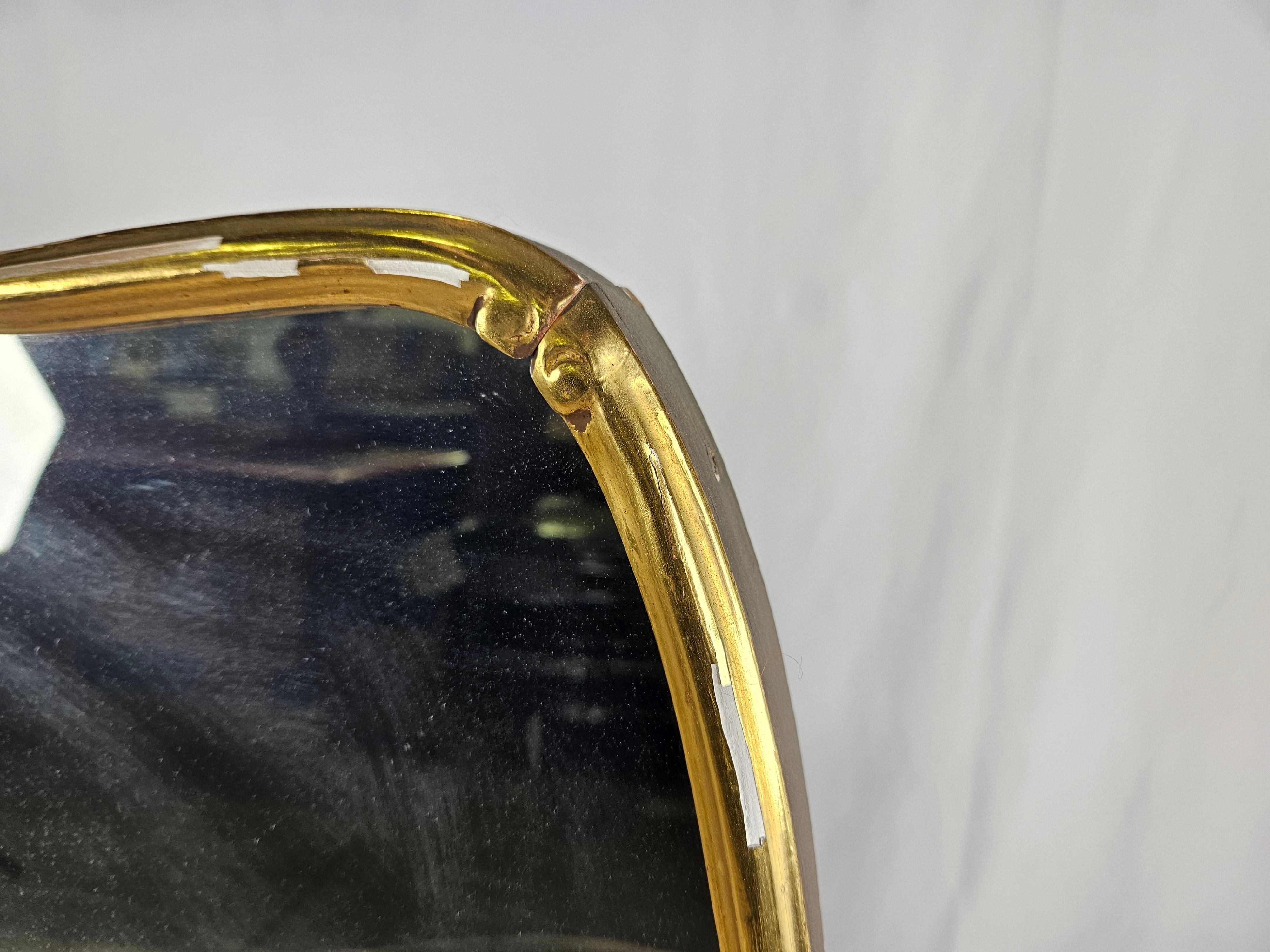 1950er Spiegel aus goldlackiertem Holz im Angebot 2