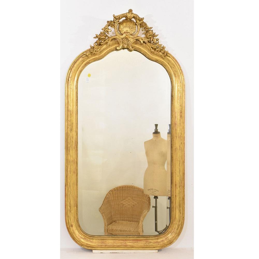 Louis-Philippe Miroir ancien avec dorure à la cimaise et à la feuille  Zecchino Gold, 19e siècle. en vente