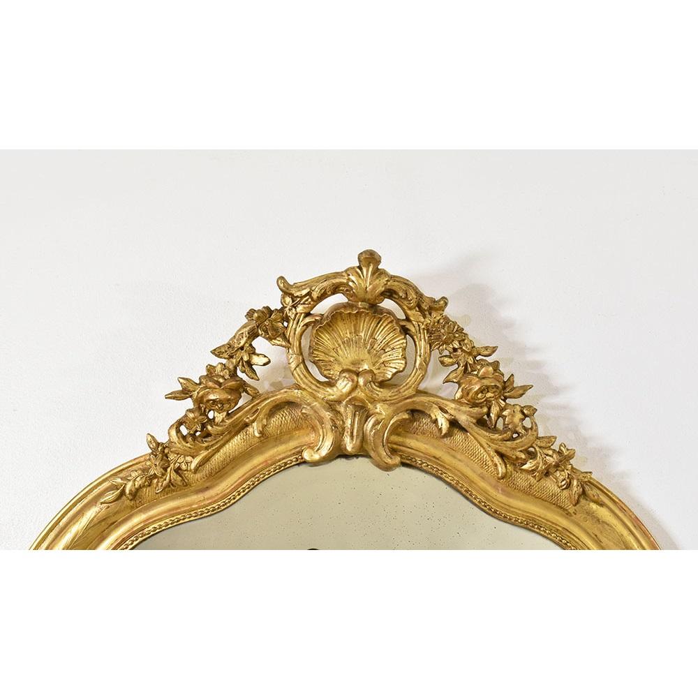 French Miroir ancien avec dorure à la cimaise et à la feuille  Zecchino Gold, 19e siècle. en vente