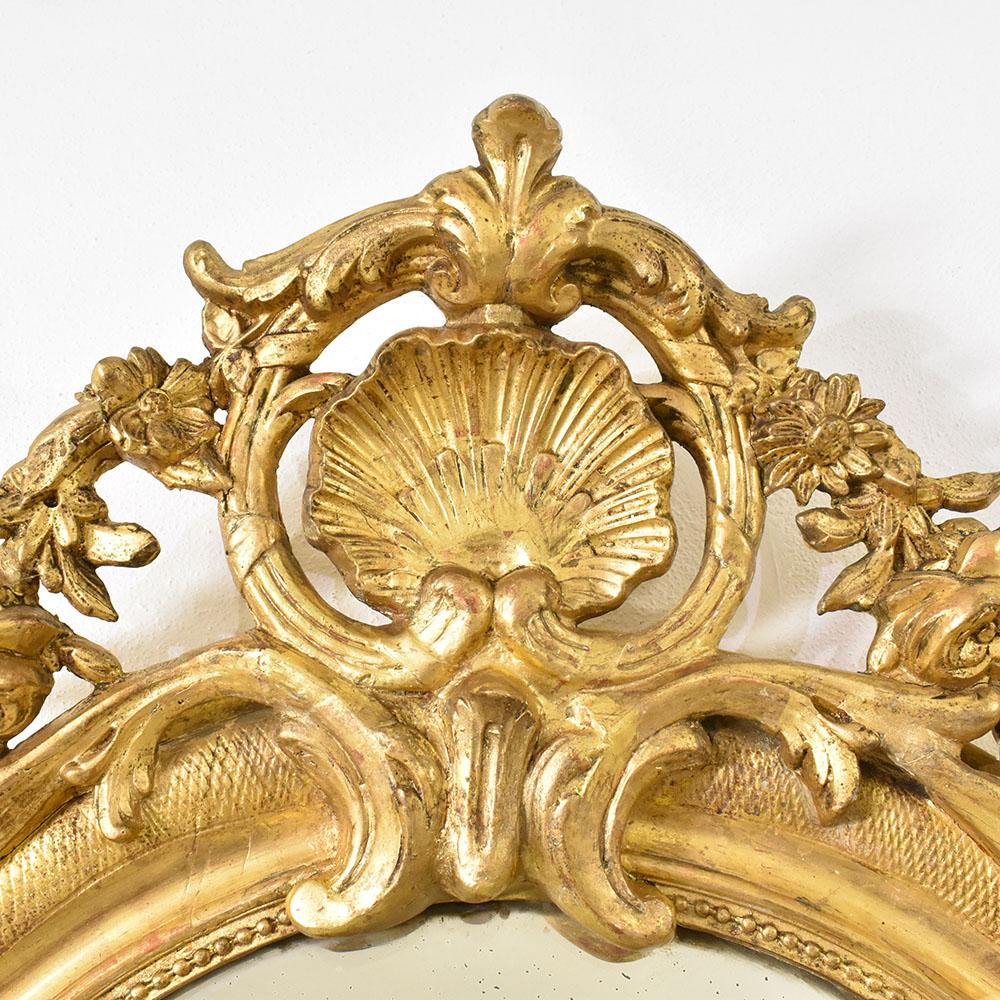 Doré Miroir ancien avec dorure à la cimaise et à la feuille  Zecchino Gold, 19e siècle. en vente