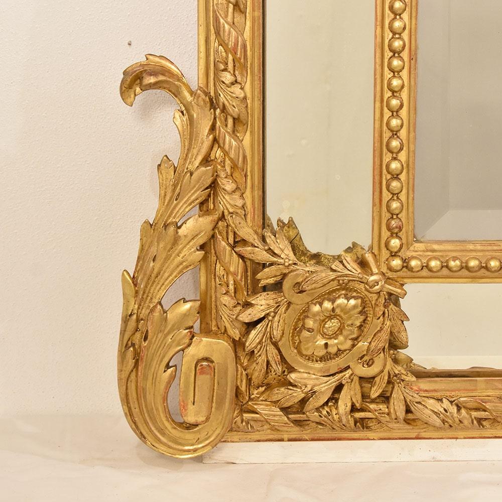 Specchiera Antica Con Putti E Volute, Dorata In Foglia Di Oro Zecchino,  XIX. In condizioni buone in vendita a Breganze, VI