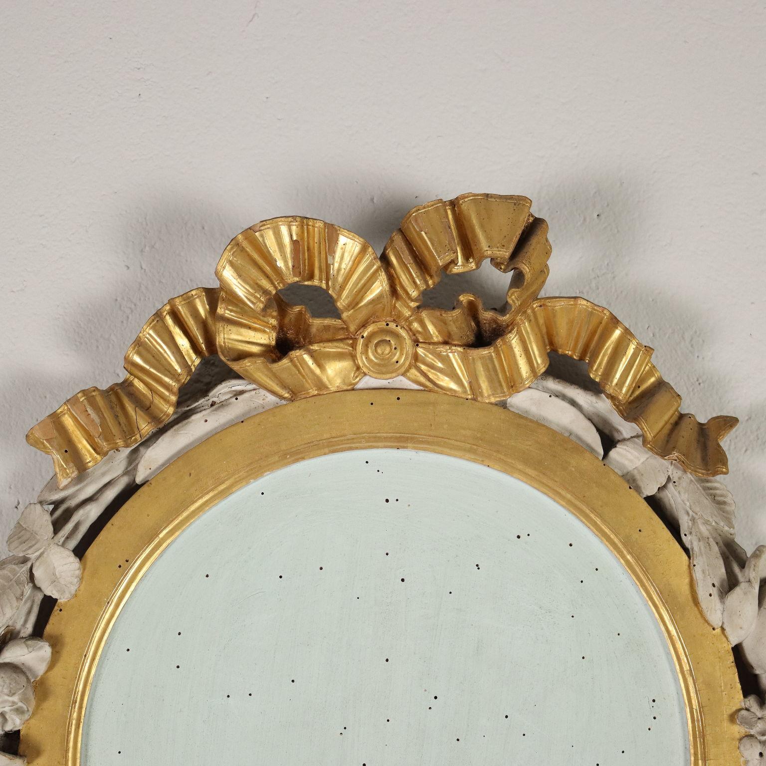 Antiker neoklassizistischer lombardischer Spiegel aus dem 18 (Geschnitzt) im Angebot