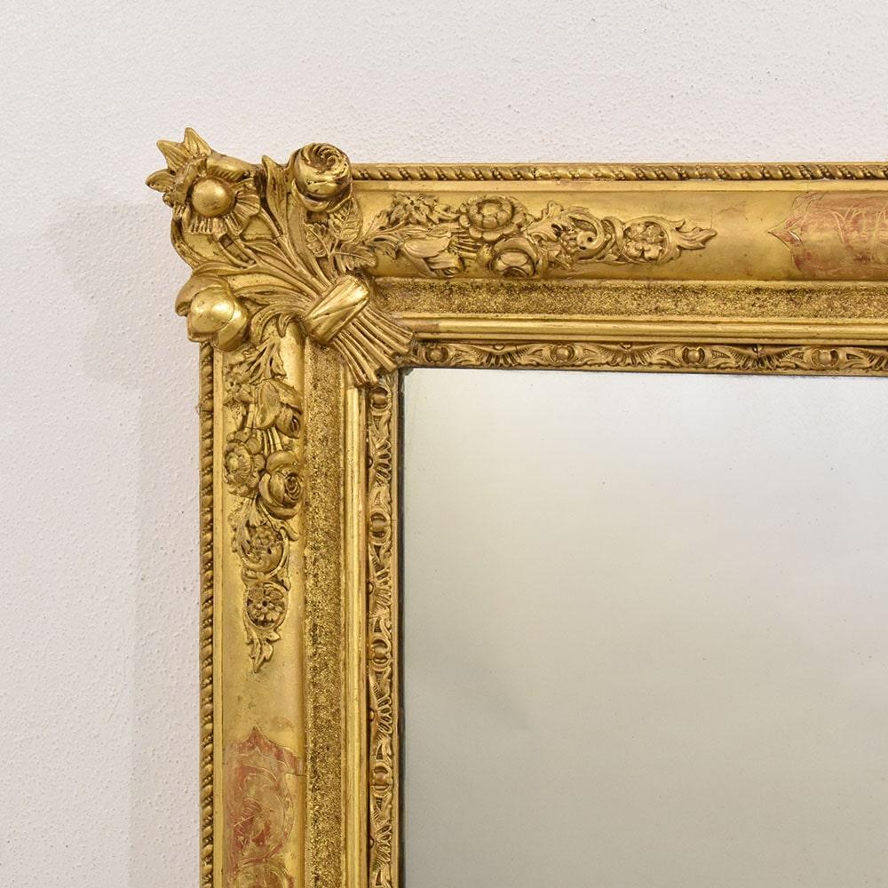 French Miroir rectangulaire ancien, cadre doré à la feuille d'or, 19e siècle. en vente