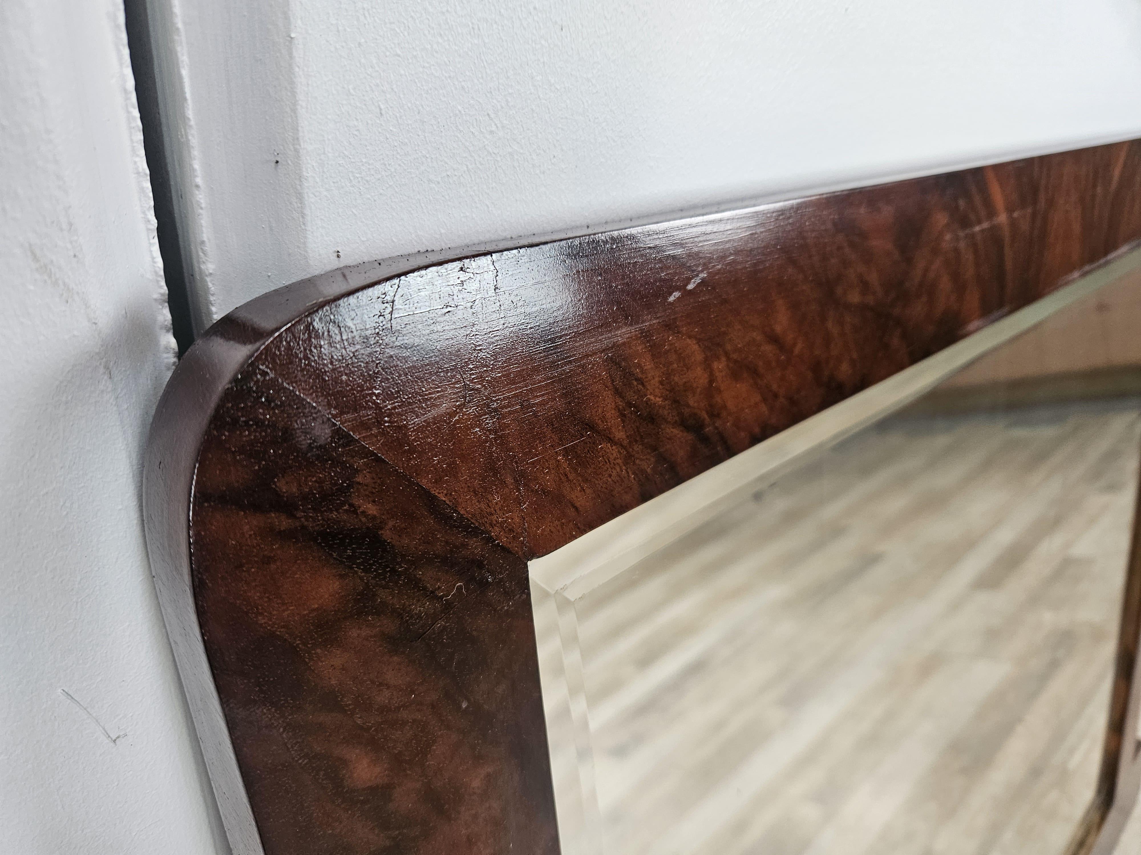 1930s Art Deco walnut-root mirror with beveled glass In Good Condition For Sale In Premariacco, IT