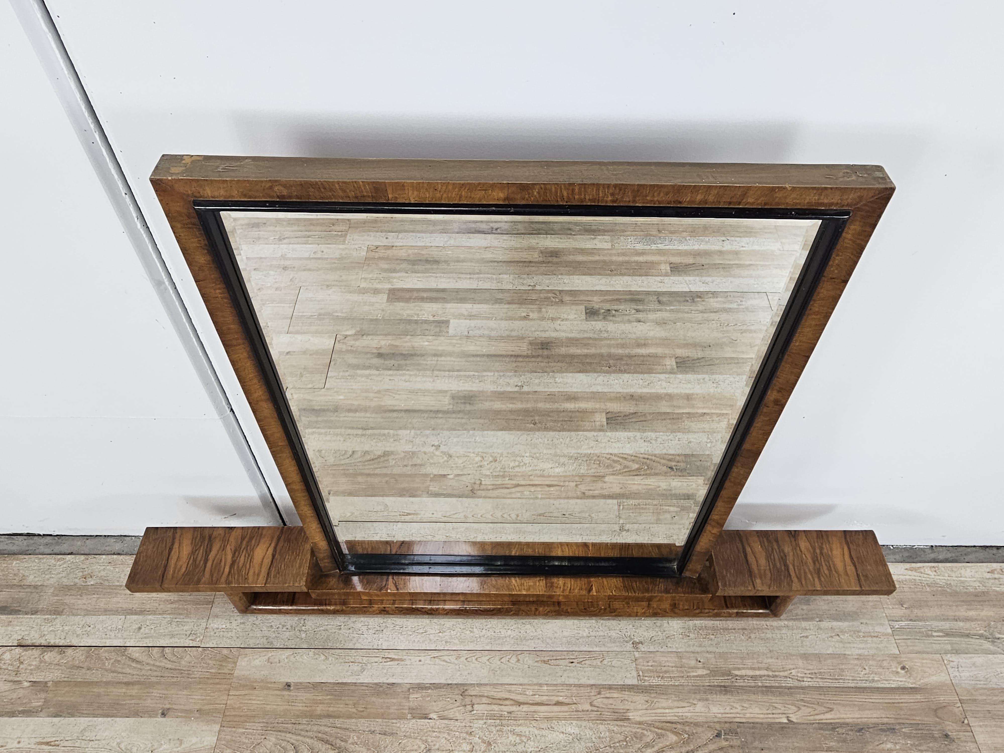 Art Deco mirror circa 1930s era, made of briarwood with original beveled glass of the time.

Normal signs due to age and use.