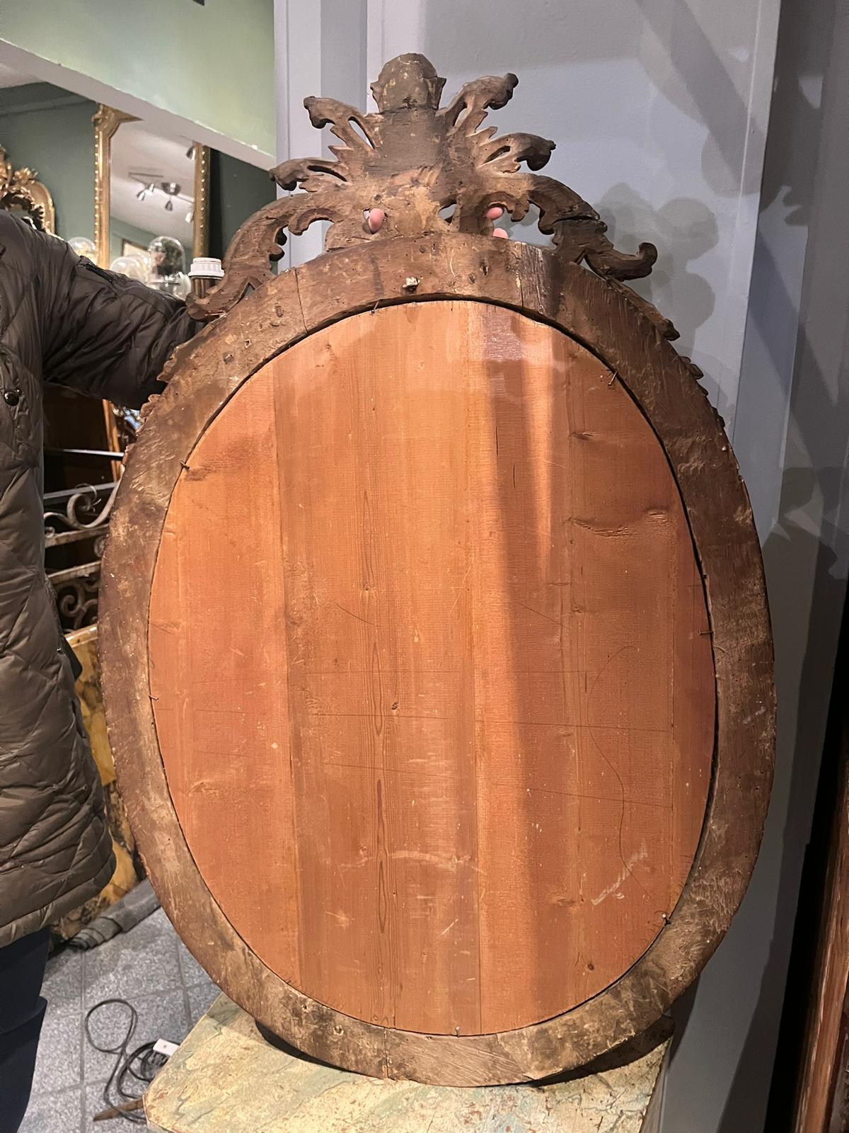 Mirror of oval shape 18th century  For Sale 4