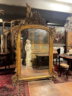 Specchiera dorata con cimasa traforata e scolpita, Italia