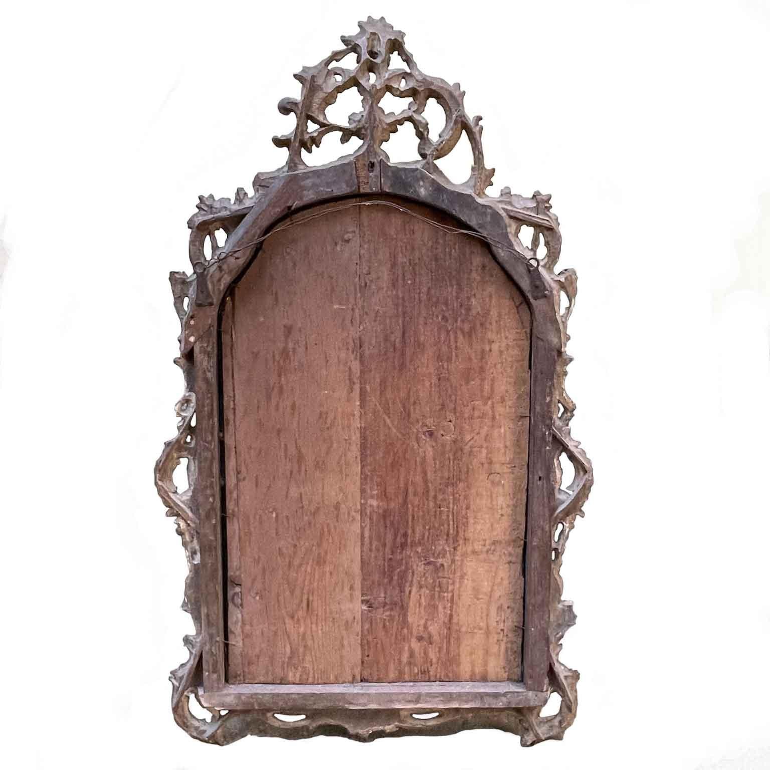 Italian Gilded Mirror 1800s Intaglio Leaf Patterns and Mercury Glass In Good Condition For Sale In Milan, IT