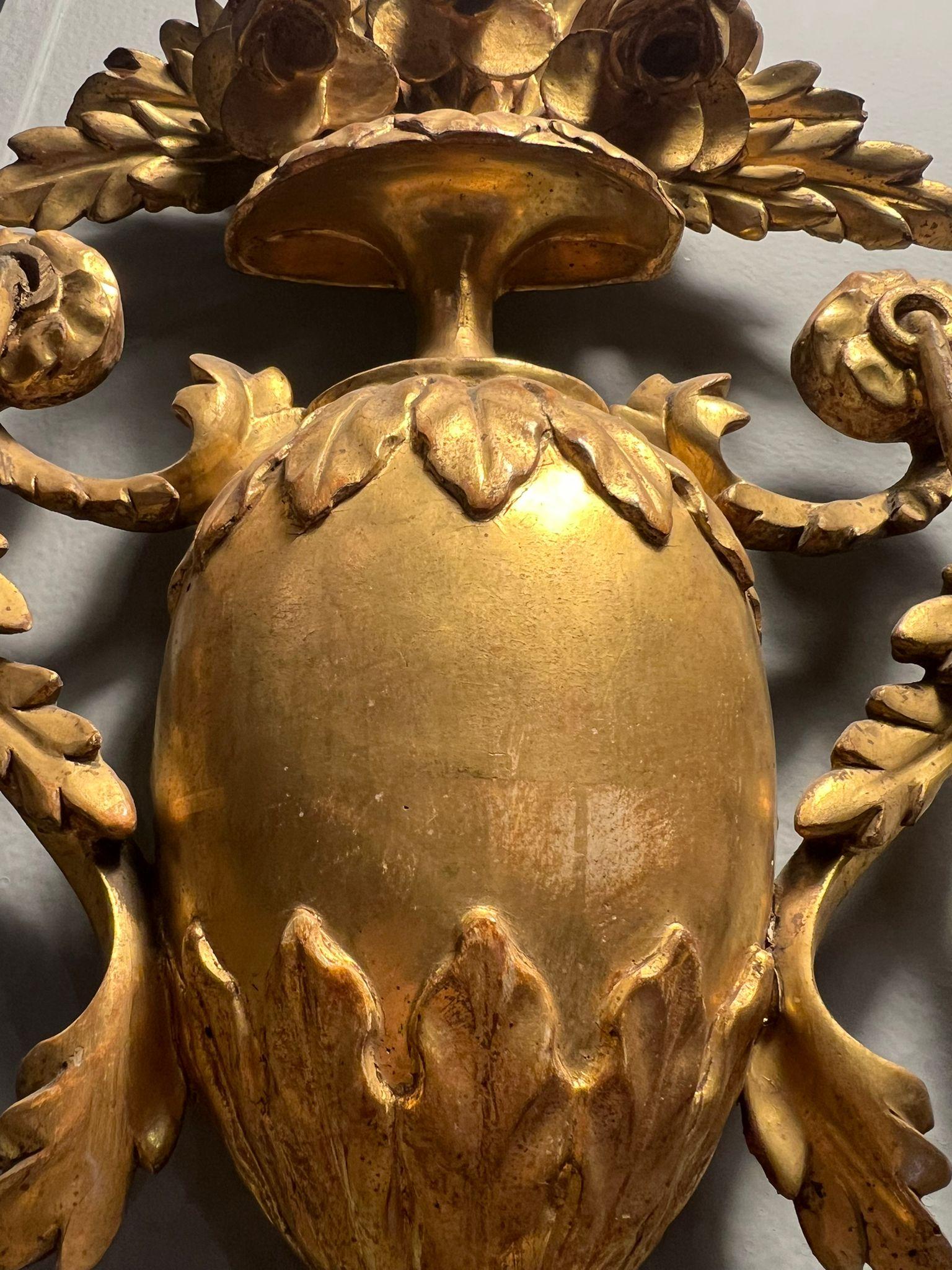 18th Century and Earlier Miroir Louis XVI en bois doré en vente