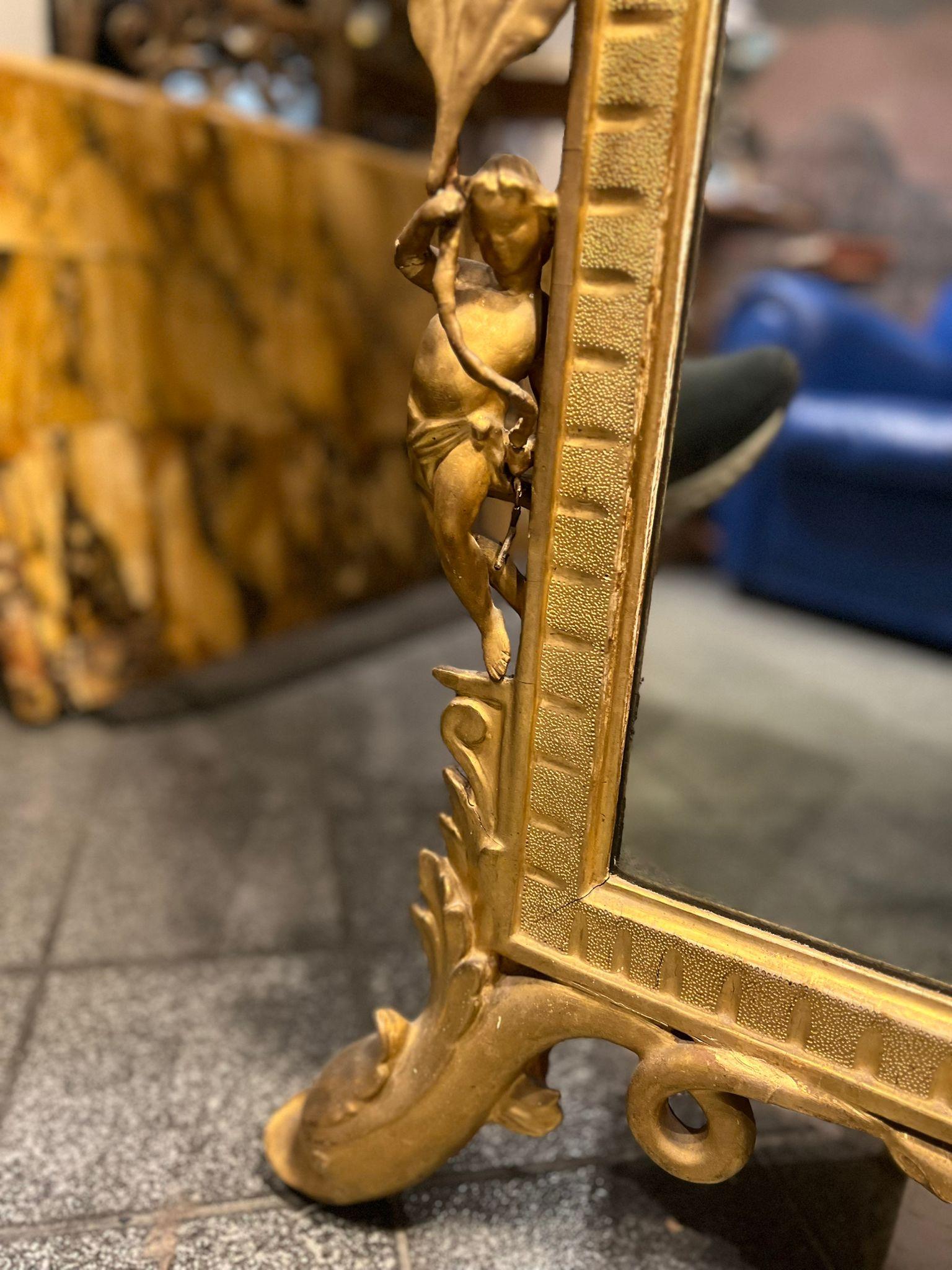 Sculpté Miroir en bois doré 18e siècle en vente