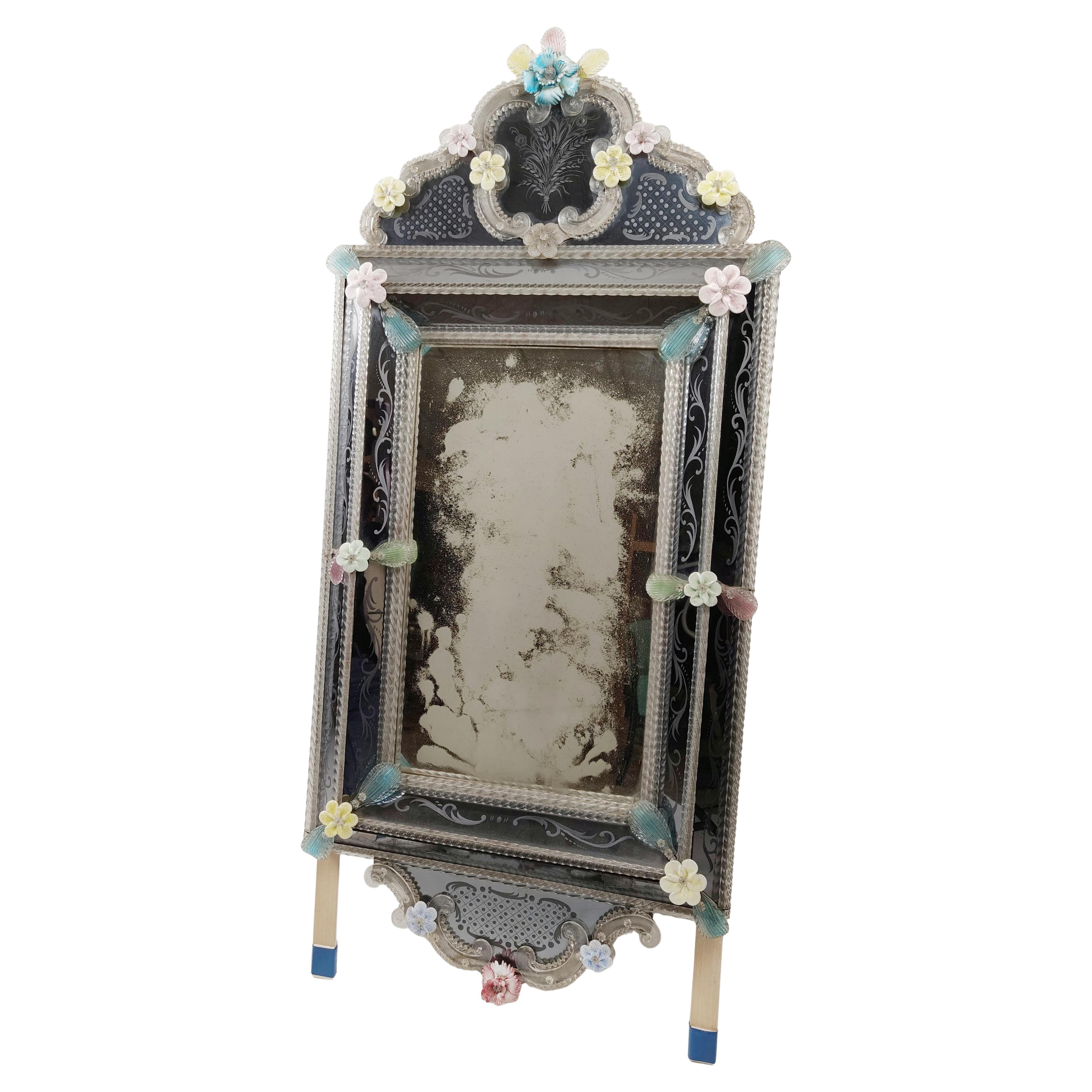 Miroir en verre de Murano avec motifs floraux, Italie, vers 1950. en vente