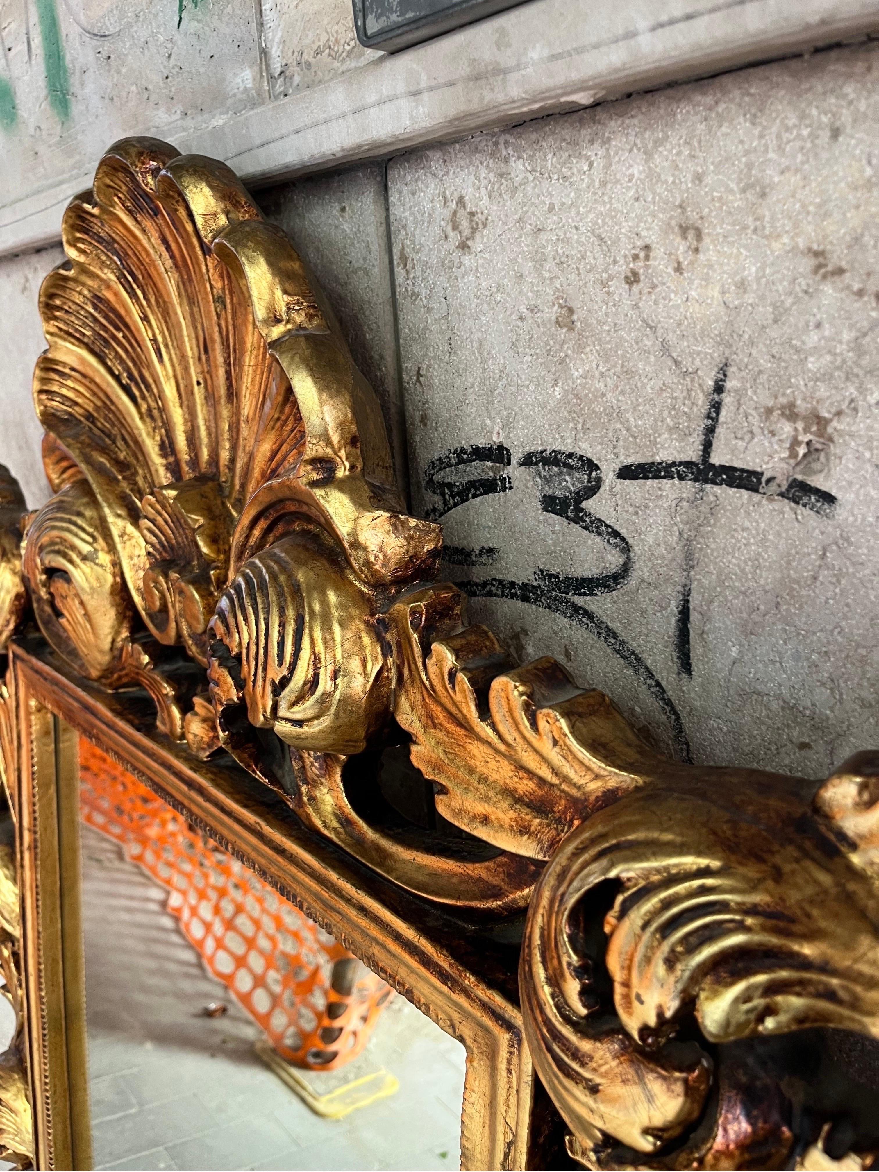 Specchiera Legno Decorata a mano in autentica foglia oro intagliata a mano 

Barocco Italiano del ‘900

Ideale per progetti di interni unici e raffinati

Integra e in perfetto stato conservativo 

Misure

Cm 120 x cm 90 x cm 5 
