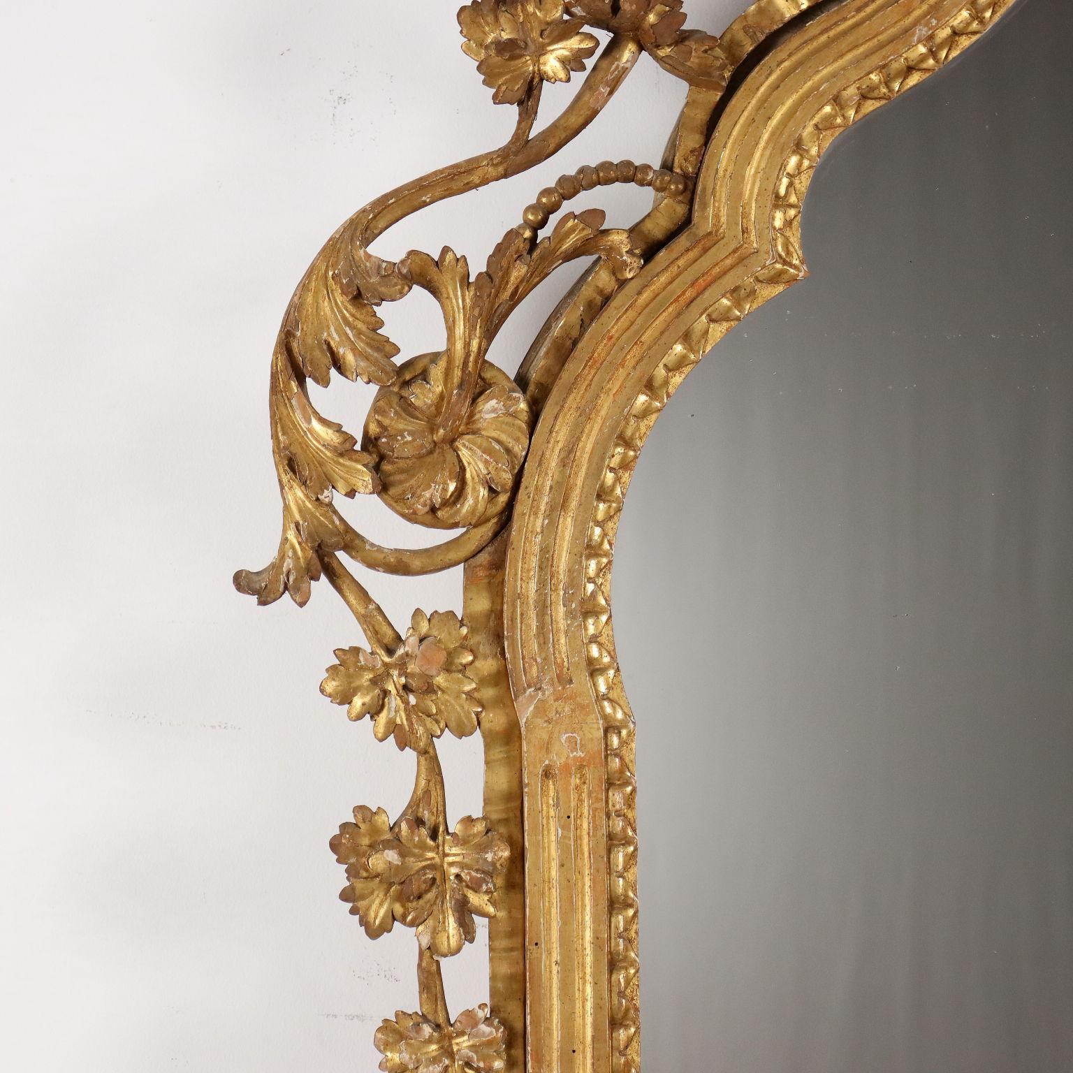 Espejo neoclásico Último cuarto del siglo XVIII Dorado en venta