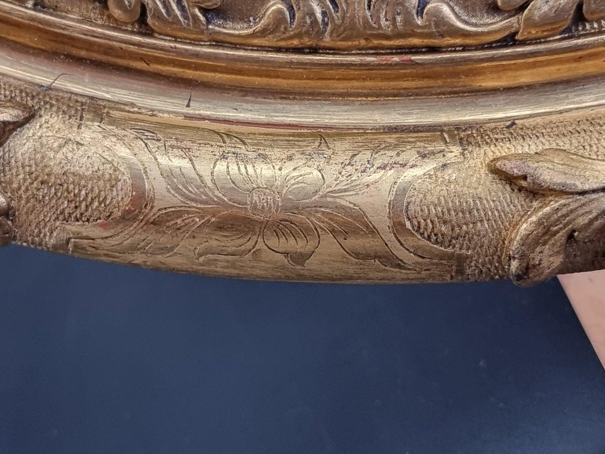 European Specchiera ovale piemontese in legno intagliato e dorato, epoca Luigi XVI in vendita