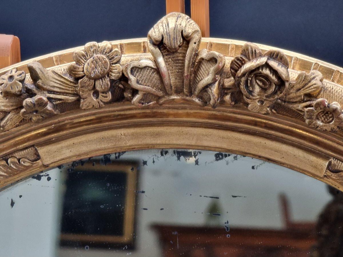 Specchiera ovale piemontese in legno intagliato e dorato, epoca Luigi XVI In condizioni buone in vendita a Vicenza, IT