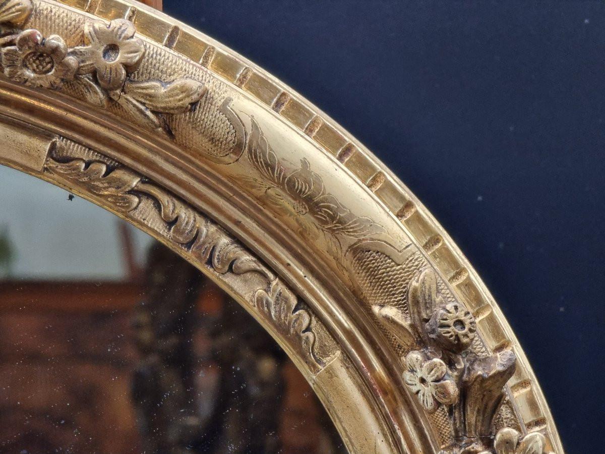 18th Century and Earlier Specchiera ovale piemontese in legno intagliato e dorato, epoca Luigi XVI in vendita