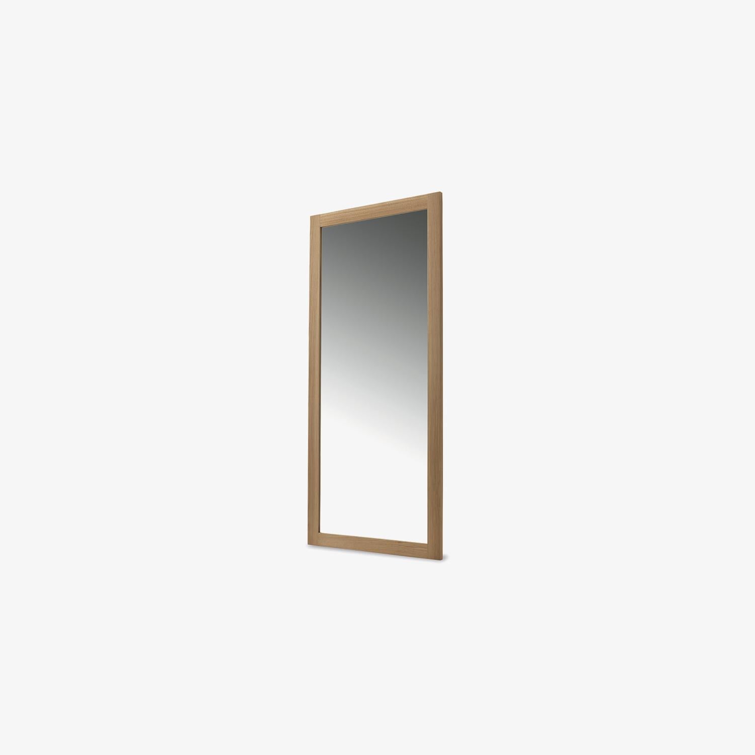 Specchio con struttura e cornice in legno massiccio, il pezzo ideale per la camera da letto, il soggiorno o il bagno.
