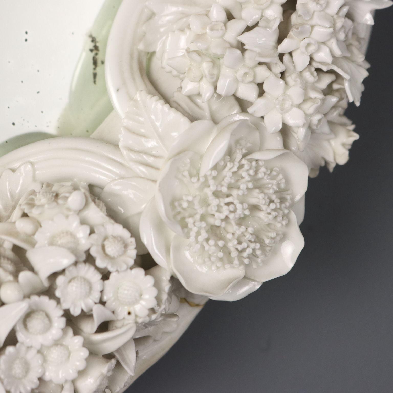 XIXe siècle Specchiera Veneziana in Vetro Bianco Murano, XIX Secolo en vente