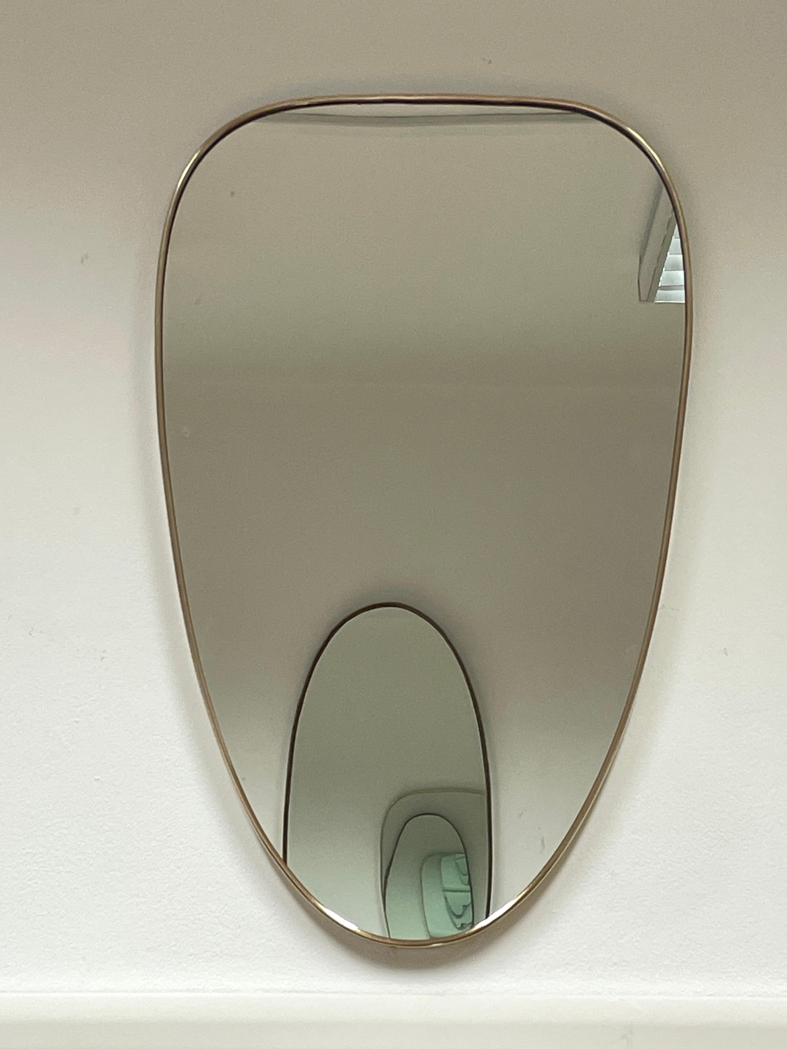 1950s shield mirror For Sale 7
