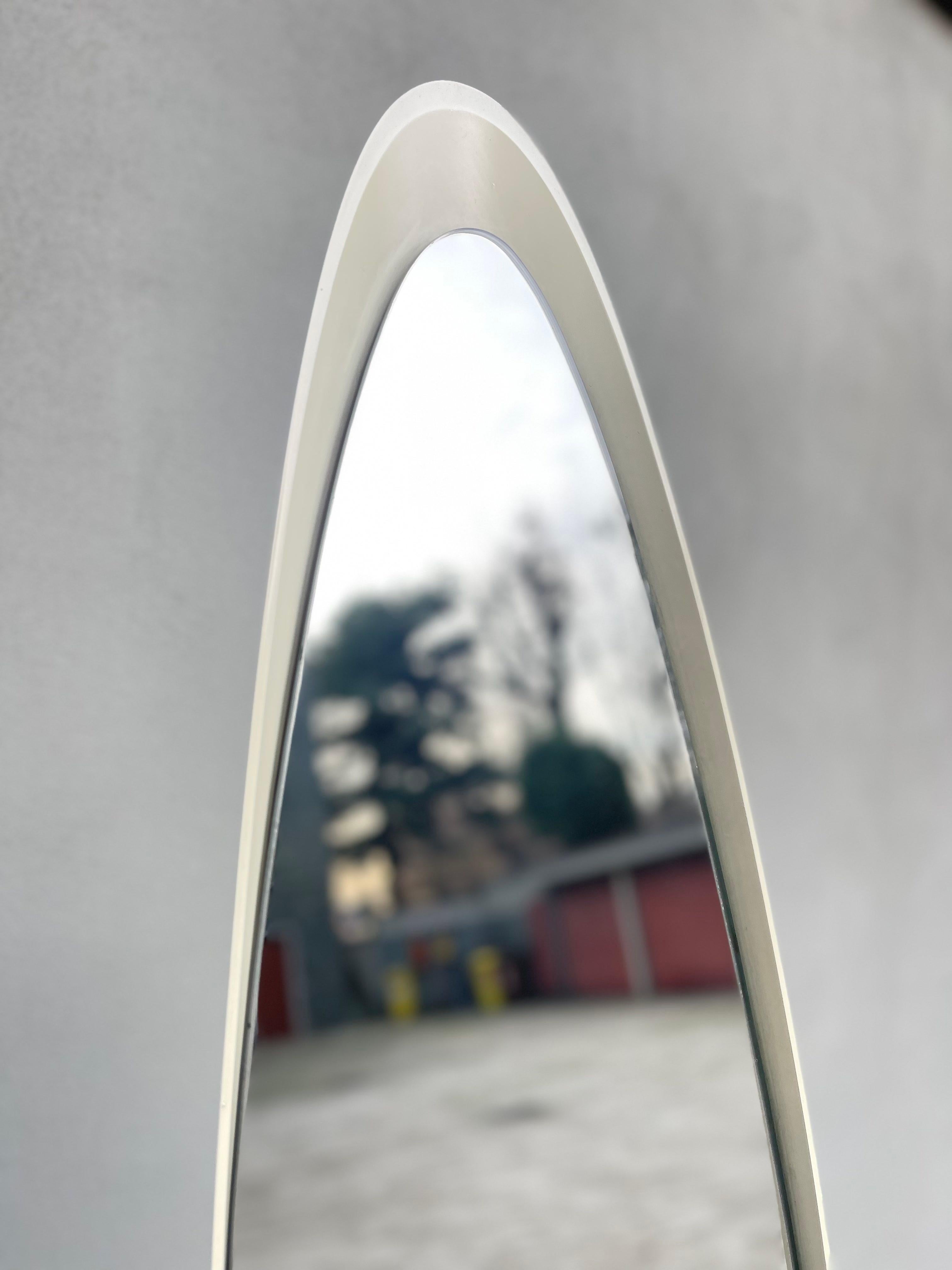 Descrizione dell'oggetto
Particolare specchio italiano a unghia realizzato in PVC bianco. Designer Rodolfo Benetto. Periodo del design 1970 - 1979. Ottime condizioni bellissimo oggetto d'arredo vintage.



Dettagli