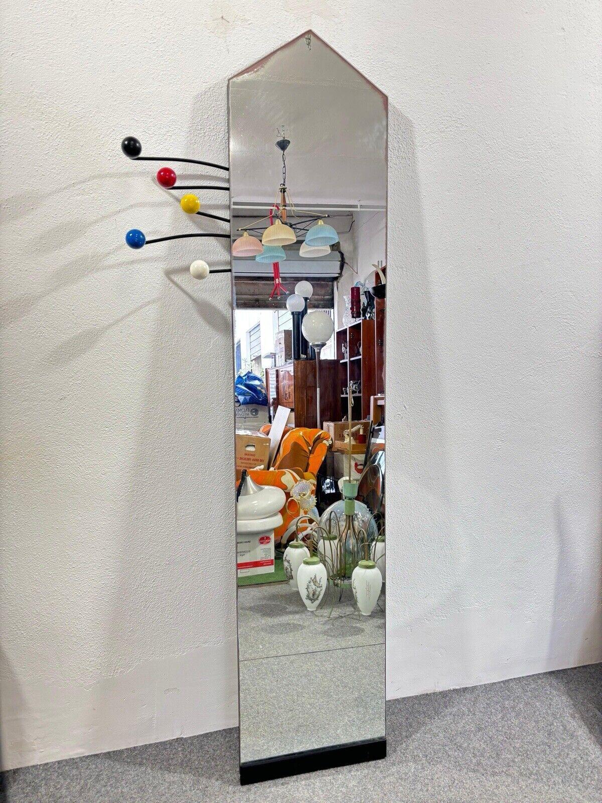 Italian Memphis Style 1980's Modernism Wall Hanging Mirror (Miroir suspendu) en vente