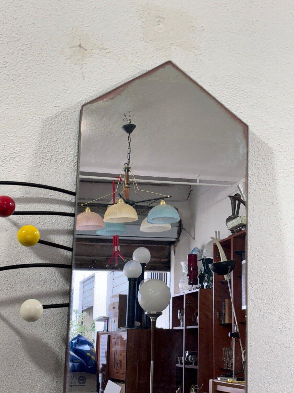 Late 20th Century Memphis Style 1980's Modernism Wall Hanging Mirror (Miroir suspendu) en vente