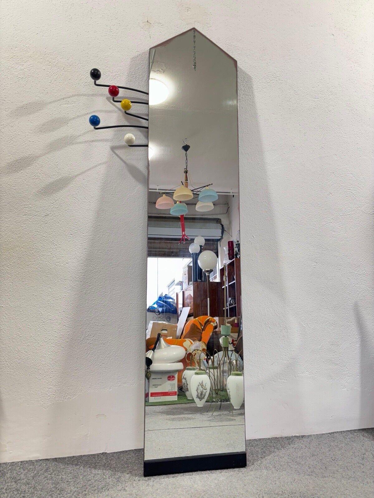 Verre Memphis Style 1980's Modernism Wall Hanging Mirror (Miroir suspendu) en vente
