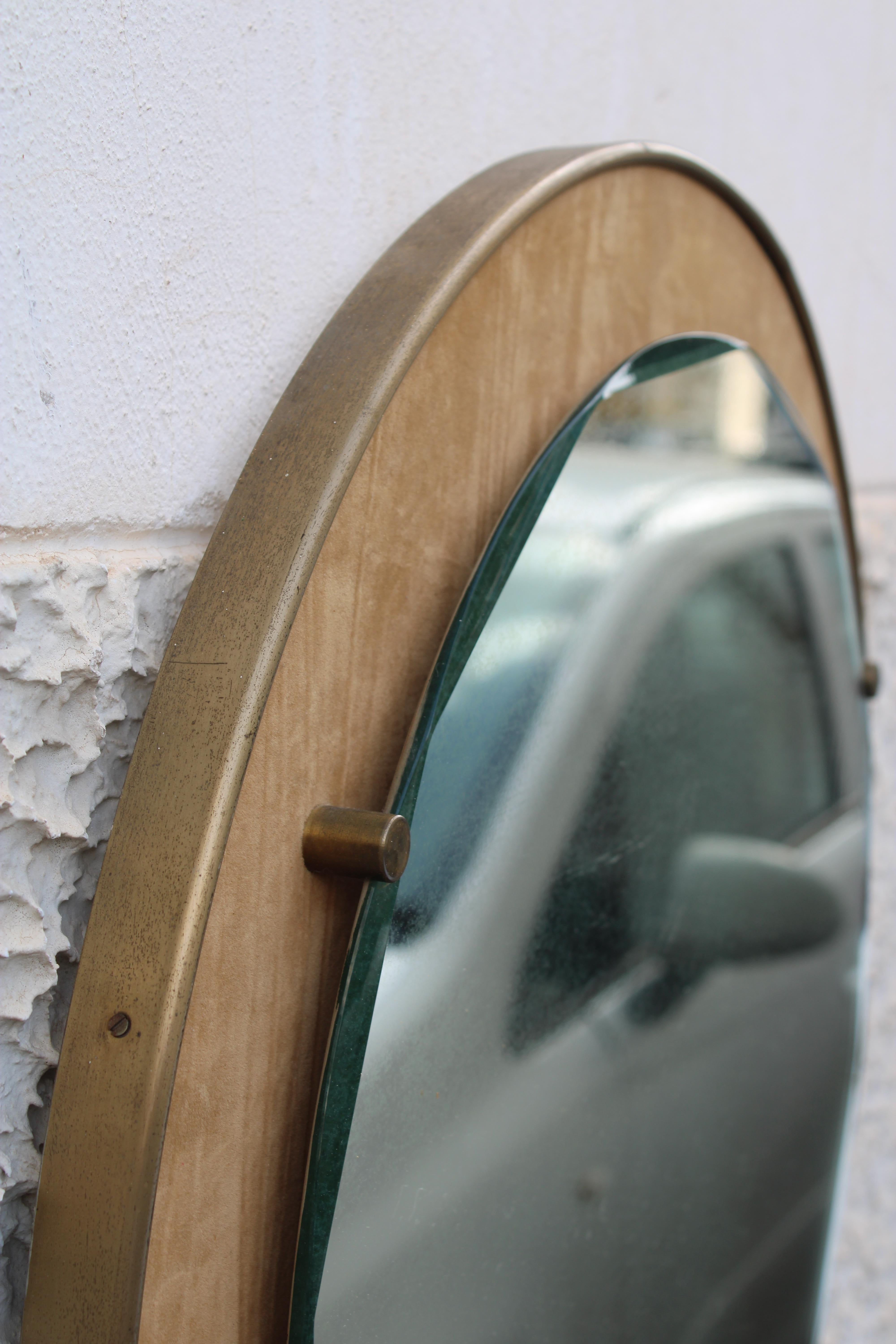 Miroir rond ciselé pièces en laiton   Milieu du siècle Santambrogio & De Berti en vente 5