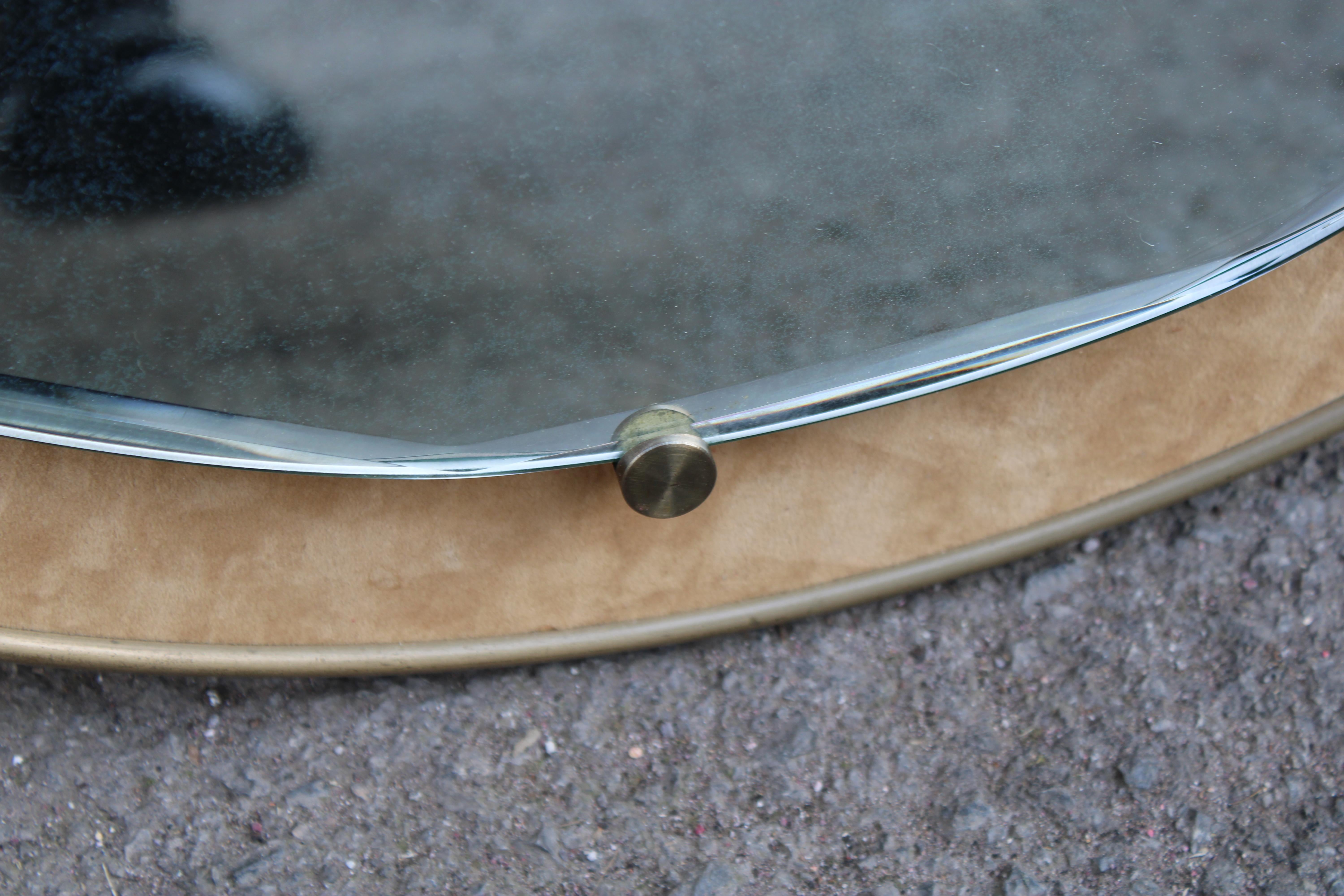 Miroir rond ciselé pièces en laiton   Milieu du siècle Santambrogio & De Berti en vente 1