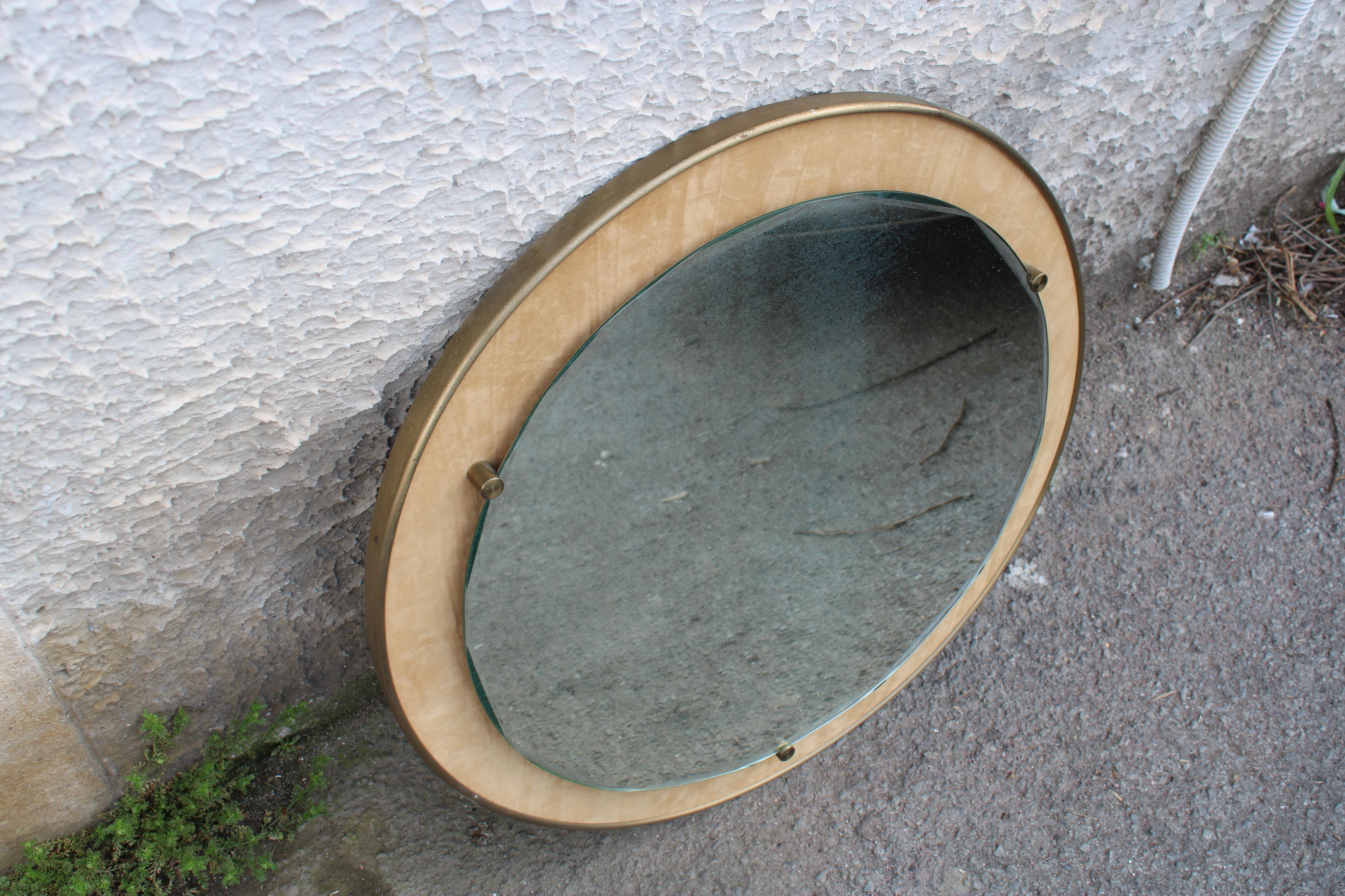 Miroir rond ciselé pièces en laiton   Milieu du siècle Santambrogio & De Berti en vente 2