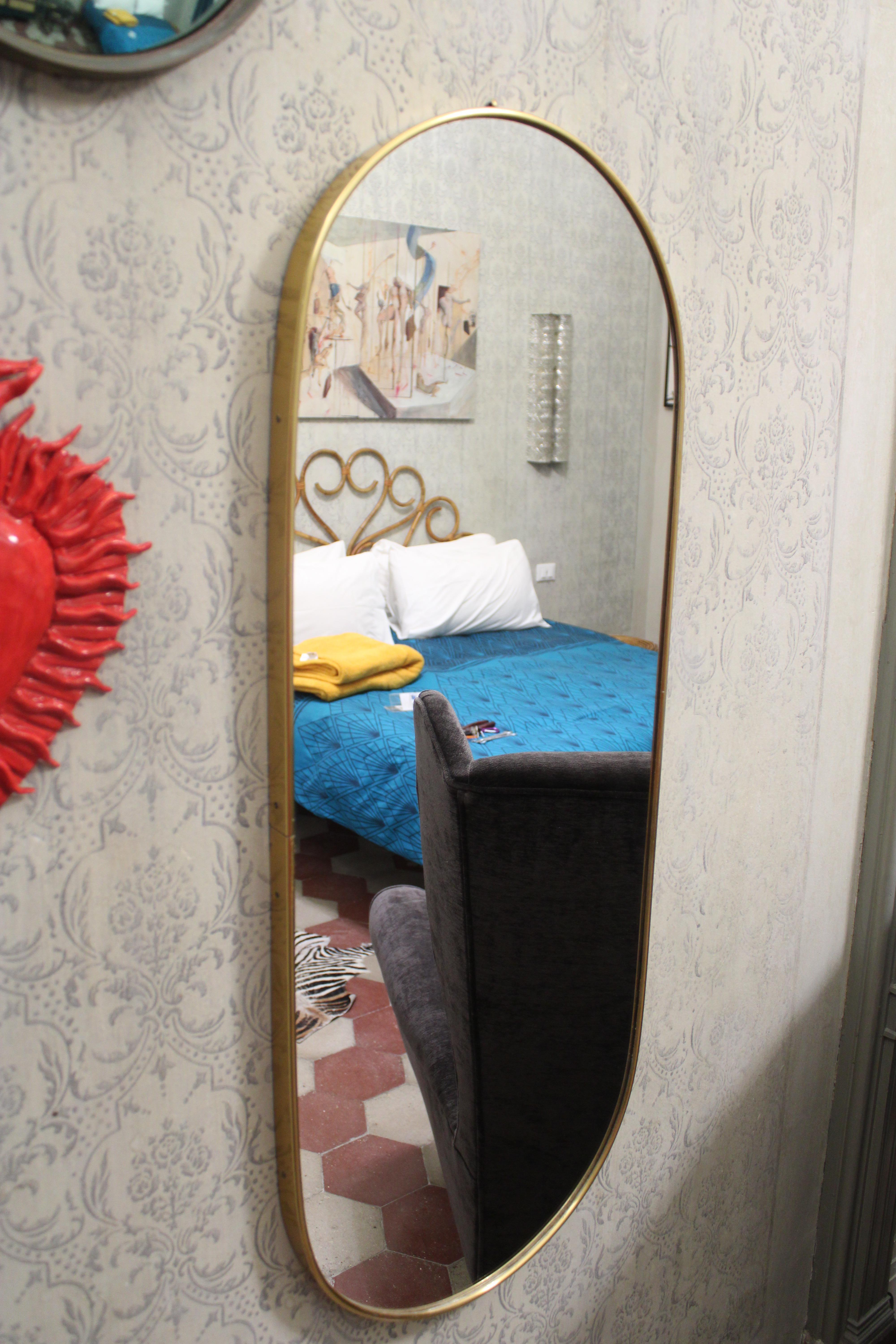 Shaped Brass Wall Mirror Italy 1950s In Good Condition For Sale In Palermo, Sicily